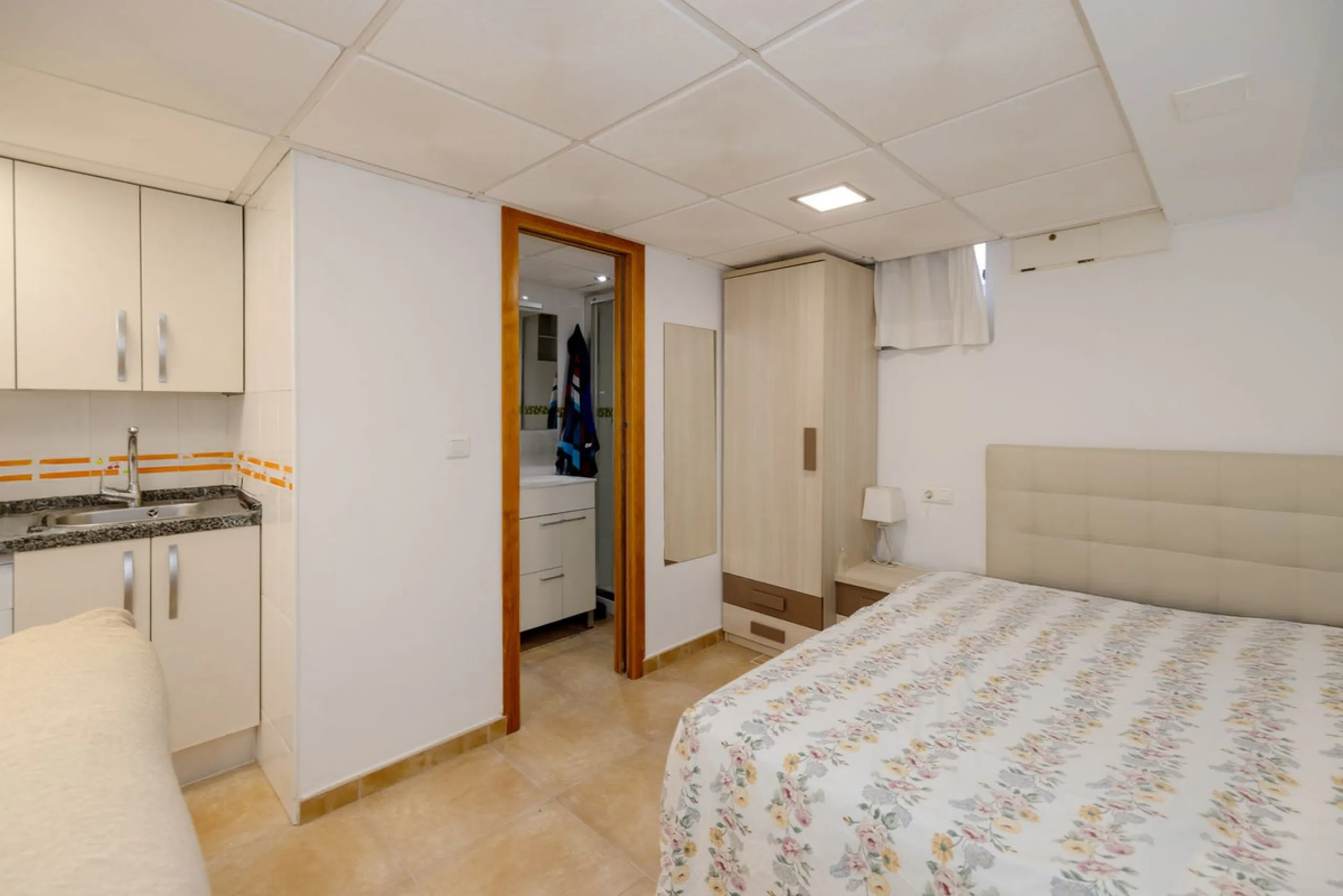 House - Semi-Detached House в продаже в Torremolinos, Málaga. В доме 6 спален и 5 ванных комнат. Площадь дома 309 м². Площадь участка 300 м²