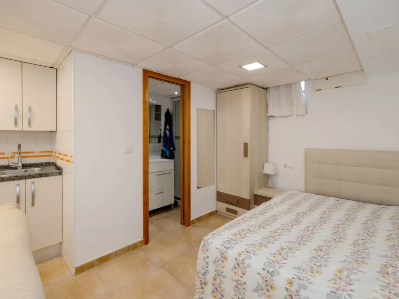 House - Semi-Detached House в продаже в Torremolinos, Málaga. В доме 6 спален и 5 ванных комнат. Площадь дома 309 м². Площадь участка 300 м²