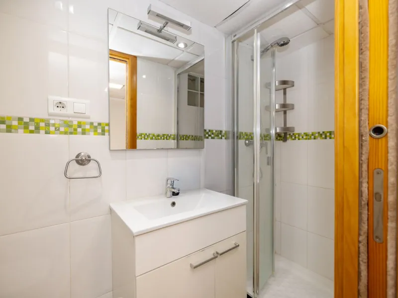House - Semi-Detached House в продаже в Torremolinos, Málaga. В доме 6 спален и 5 ванных комнат. Площадь дома 309 м². Площадь участка 300 м²