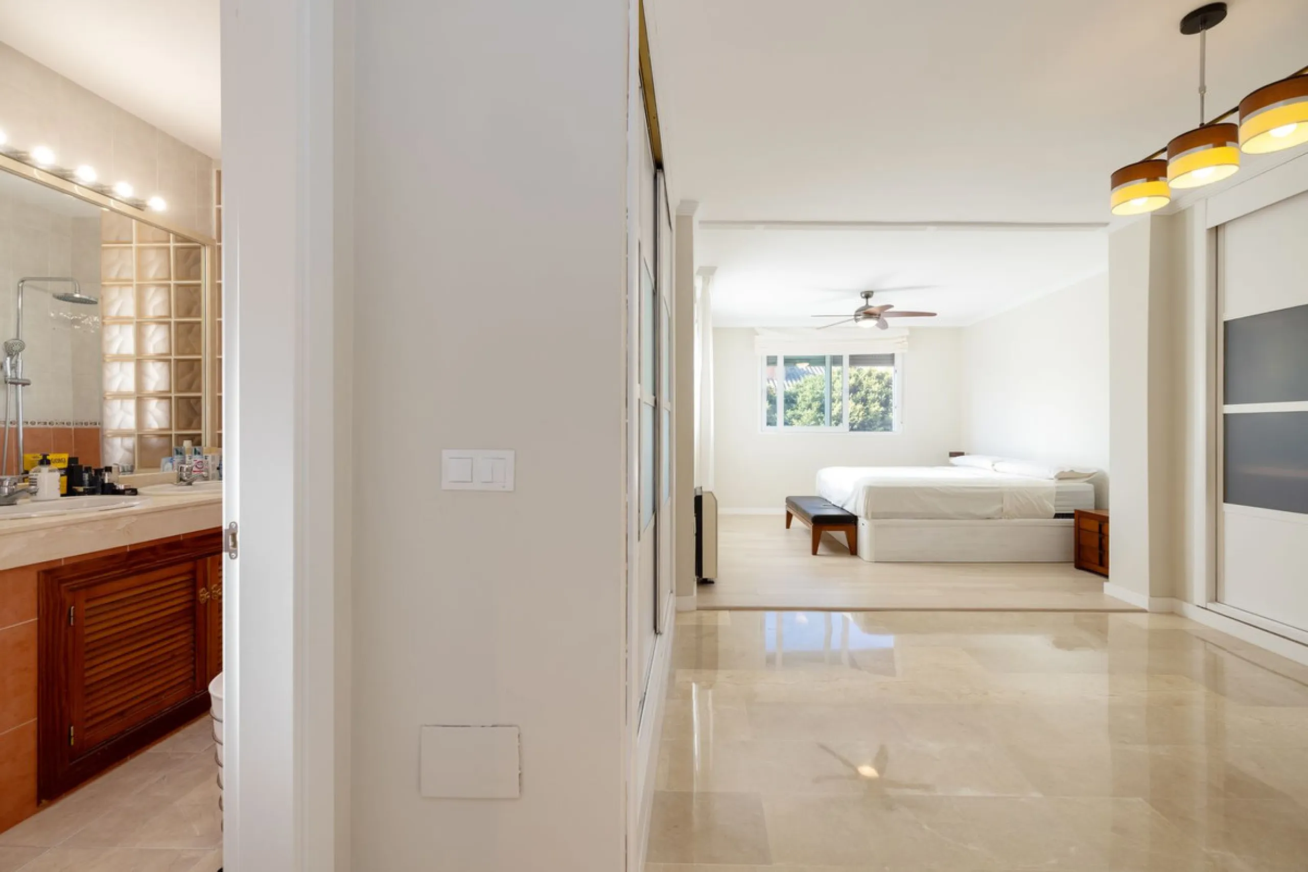 House - Semi-Detached House в продаже в Torremolinos, Málaga. В доме 6 спален и 5 ванных комнат. Площадь дома 309 м². Площадь участка 300 м²