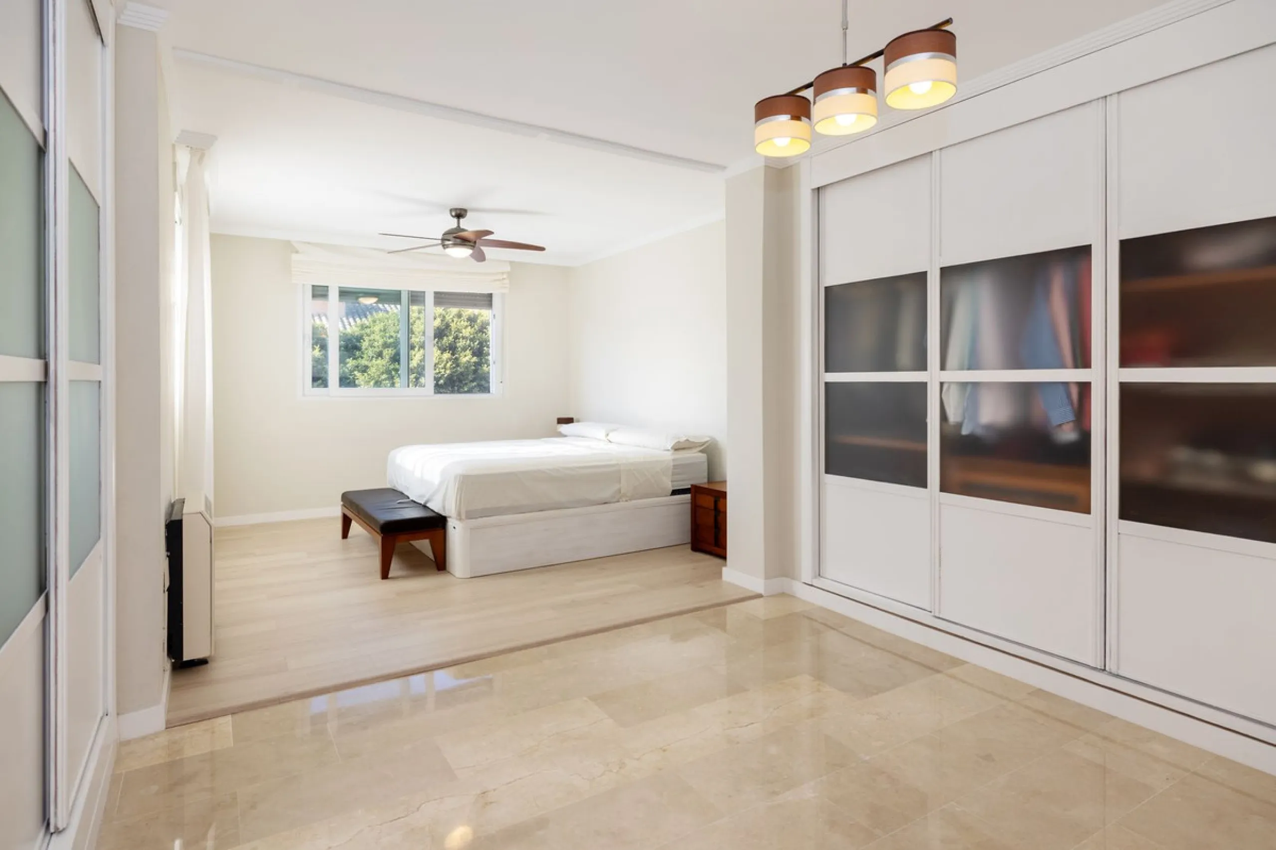 House - Semi-Detached House в продаже в Torremolinos, Málaga. В доме 6 спален и 5 ванных комнат. Площадь дома 309 м². Площадь участка 300 м²
