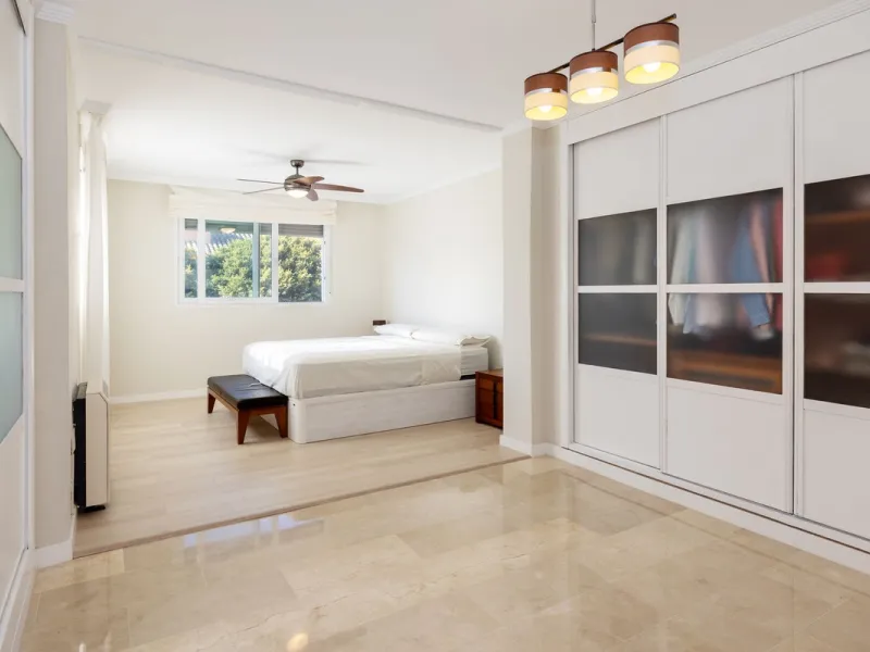 House - Semi-Detached House в продаже в Torremolinos, Málaga. В доме 6 спален и 5 ванных комнат. Площадь дома 309 м². Площадь участка 300 м²