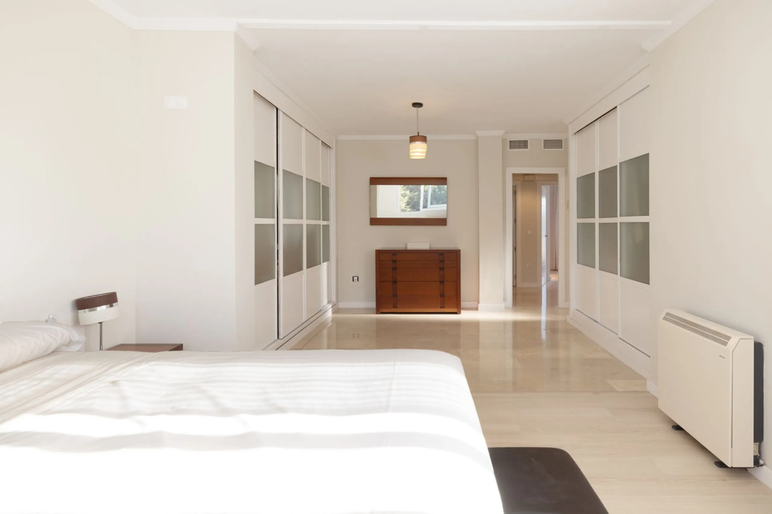 House - Semi-Detached House в продаже в Torremolinos, Málaga. В доме 6 спален и 5 ванных комнат. Площадь дома 309 м². Площадь участка 300 м²