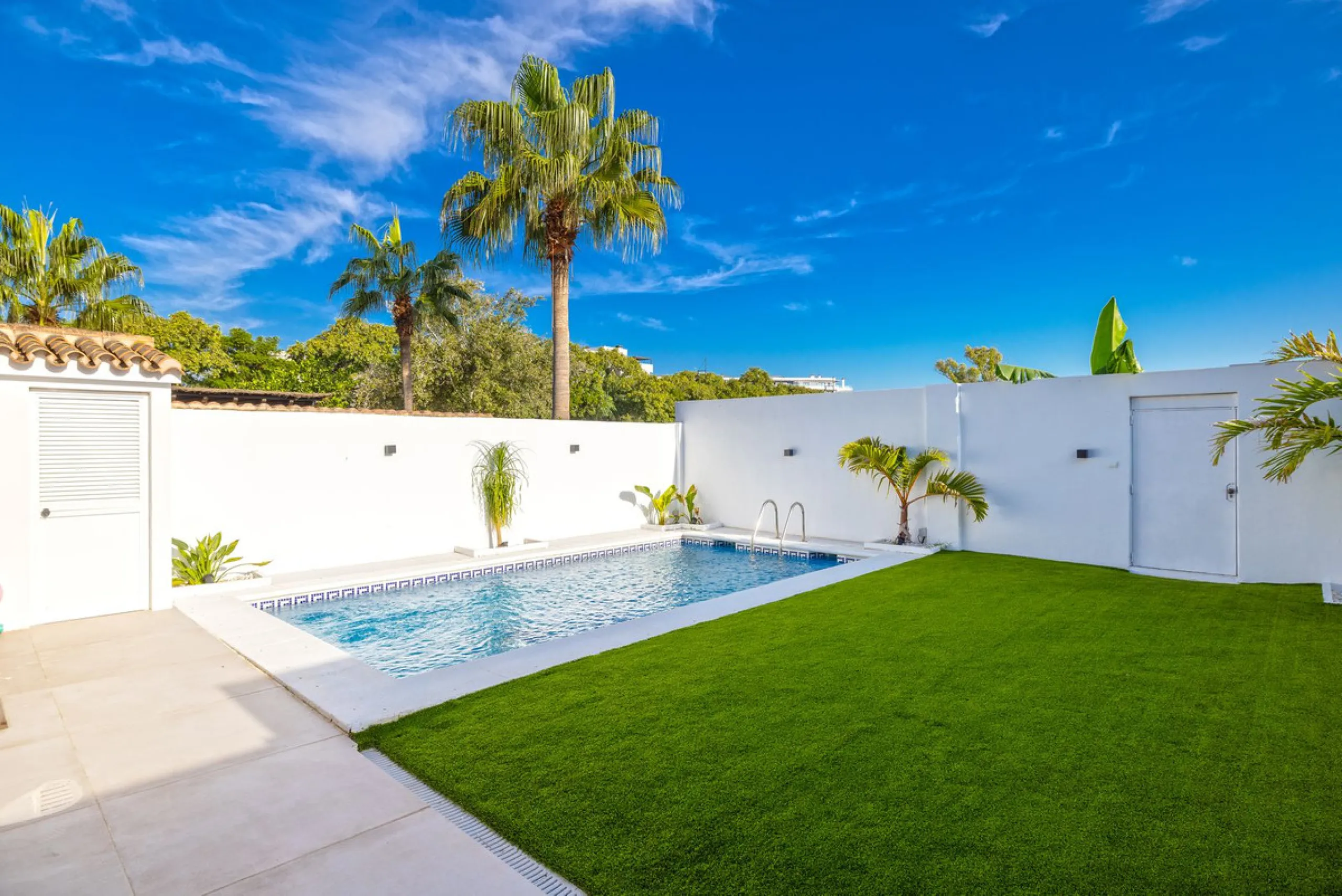 House - Semi-Detached House в продаже в Torremolinos, Málaga. В доме 6 спален и 5 ванных комнат. Площадь дома 309 м². Площадь участка 300 м²