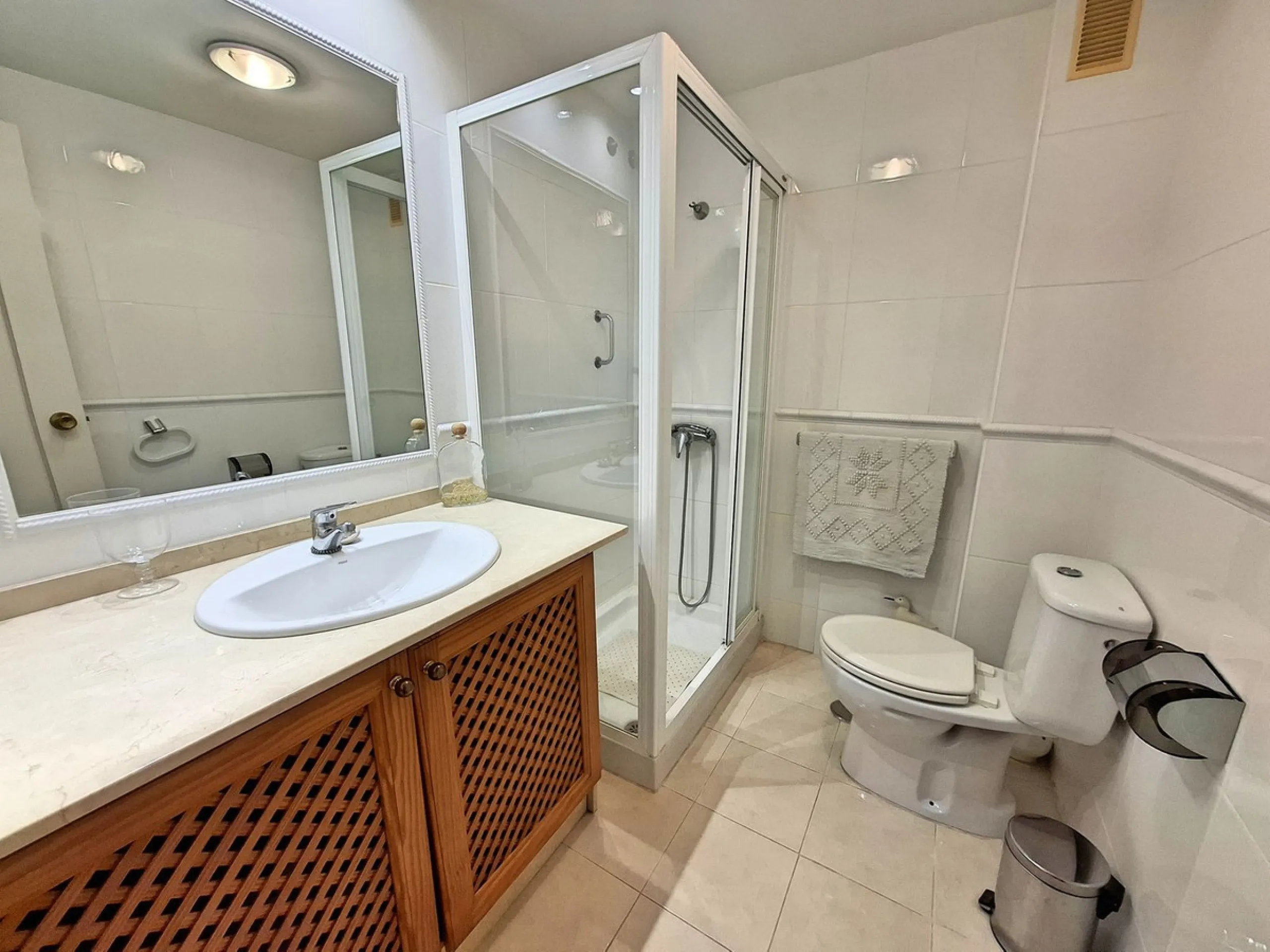 OPPORTUNITY- SPACIOUS APARTMENT- NEAR BEACH- SWIMMING POOL - COMMUNAL PARKING