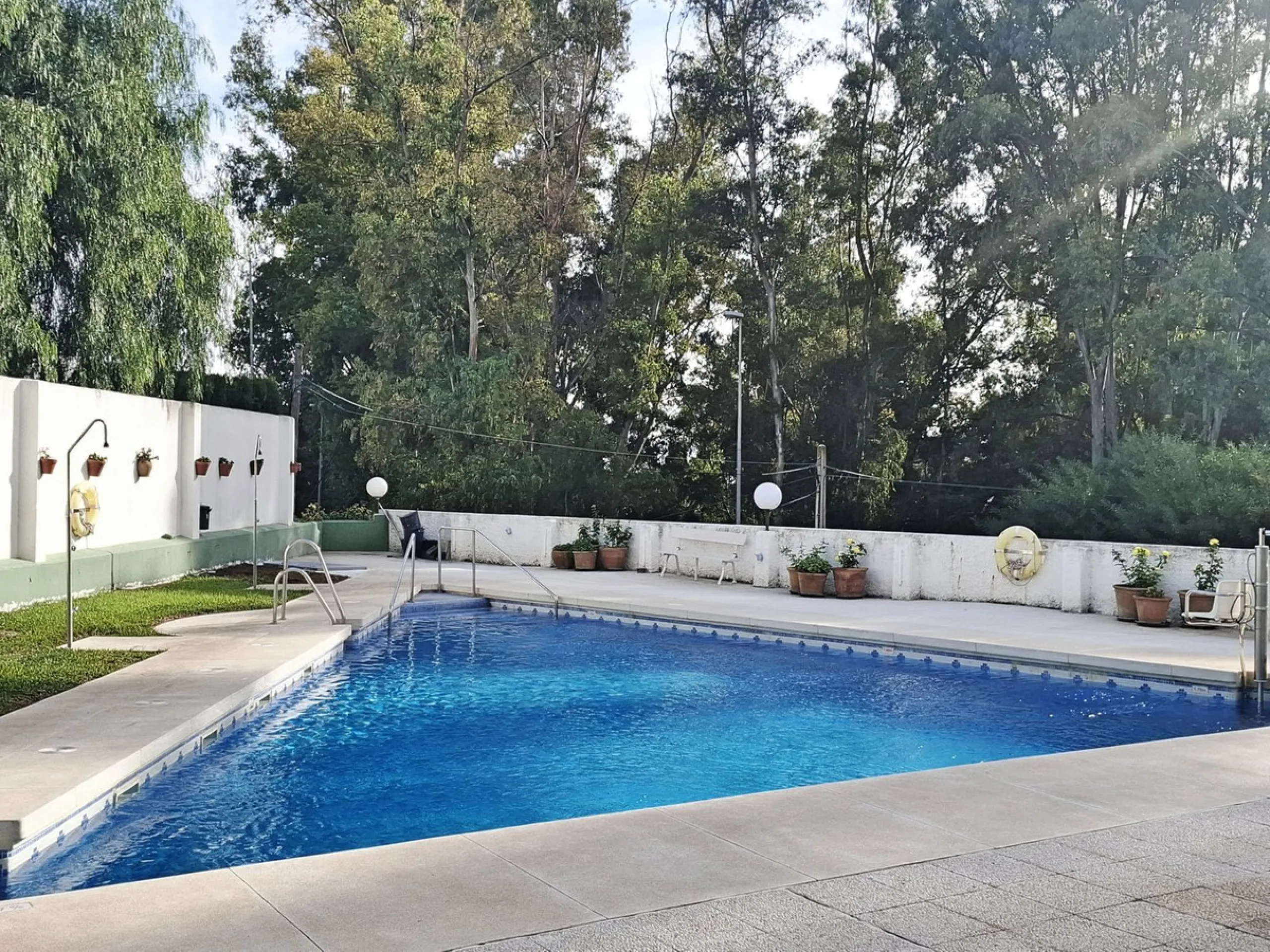 OPPORTUNITY- SPACIOUS APARTMENT- NEAR BEACH- SWIMMING POOL - COMMUNAL PARKING