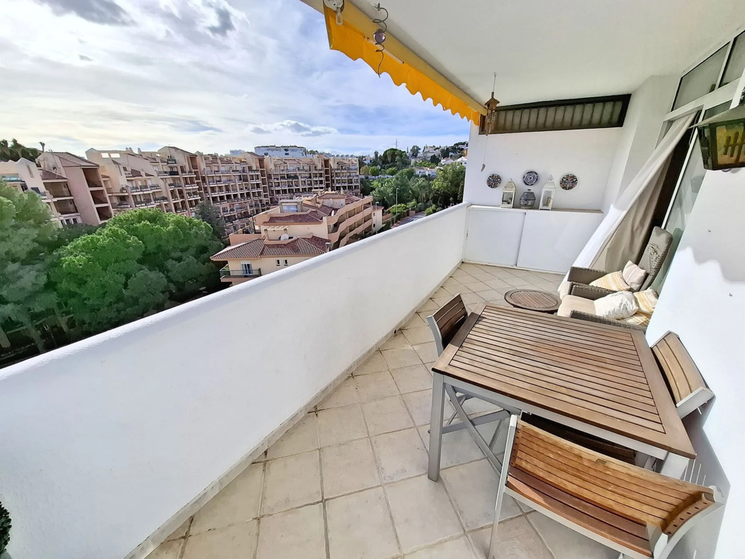 OPPORTUNITY- SPACIOUS APARTMENT- NEAR BEACH- SWIMMING POOL - COMMUNAL PARKING