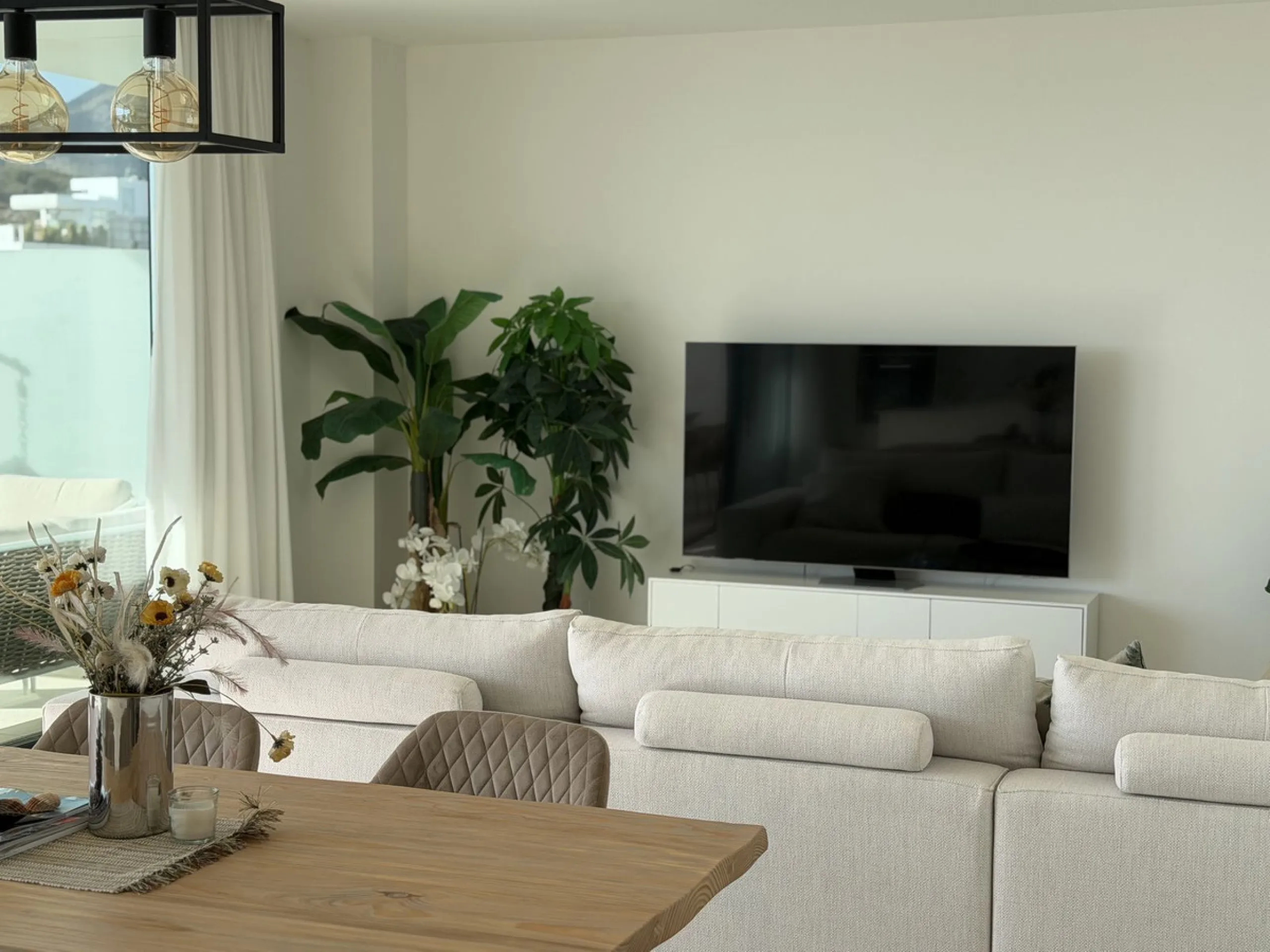 Apartment - Middle Floor Apartment в продаже в Fuengirola, Málaga. В доме 2 спален и 2 ванных комнат. Площадь дома 101 м²