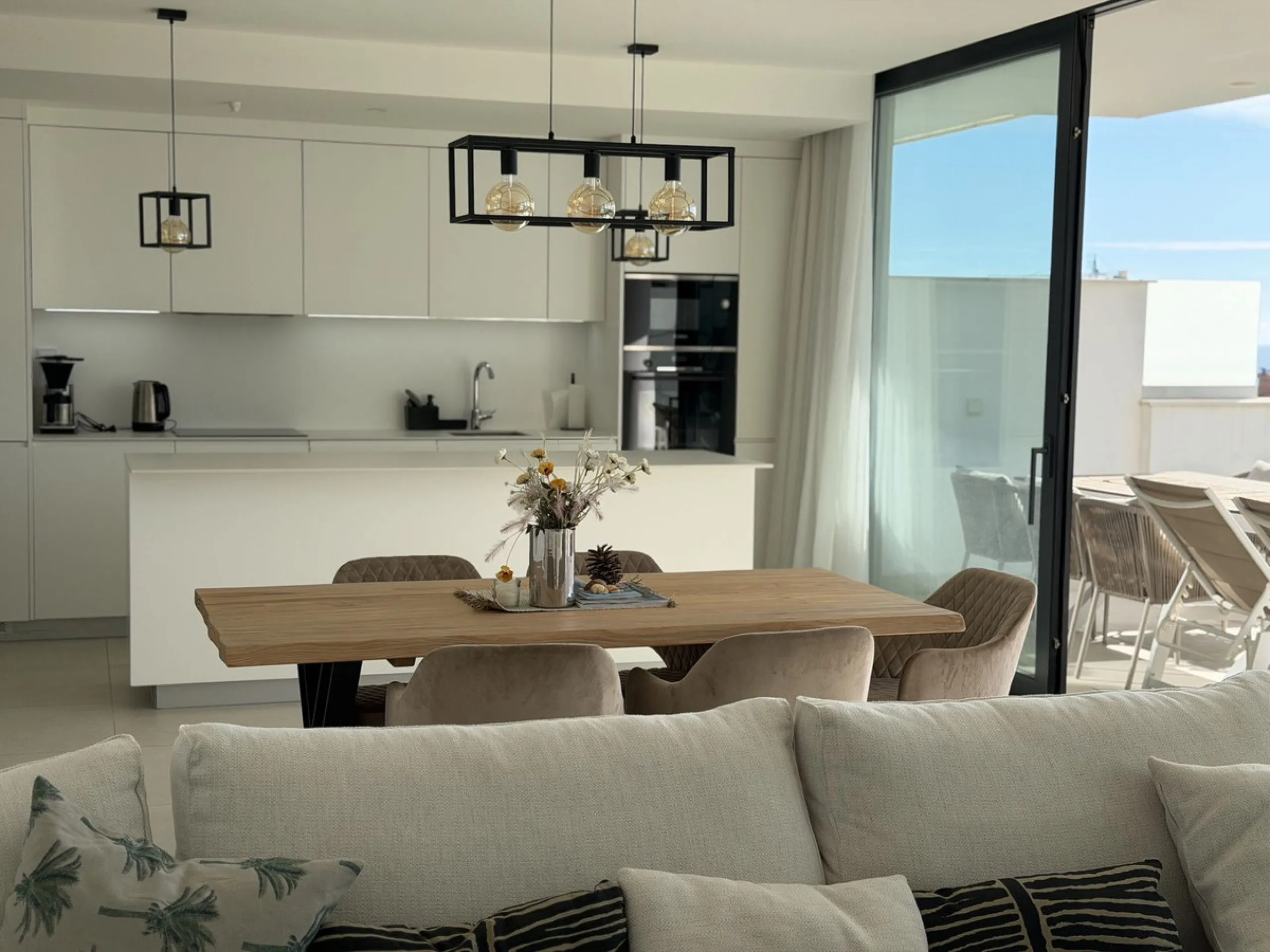 Apartment - Middle Floor Apartment в продаже в Fuengirola, Málaga. В доме 2 спален и 2 ванных комнат. Площадь дома 101 м²