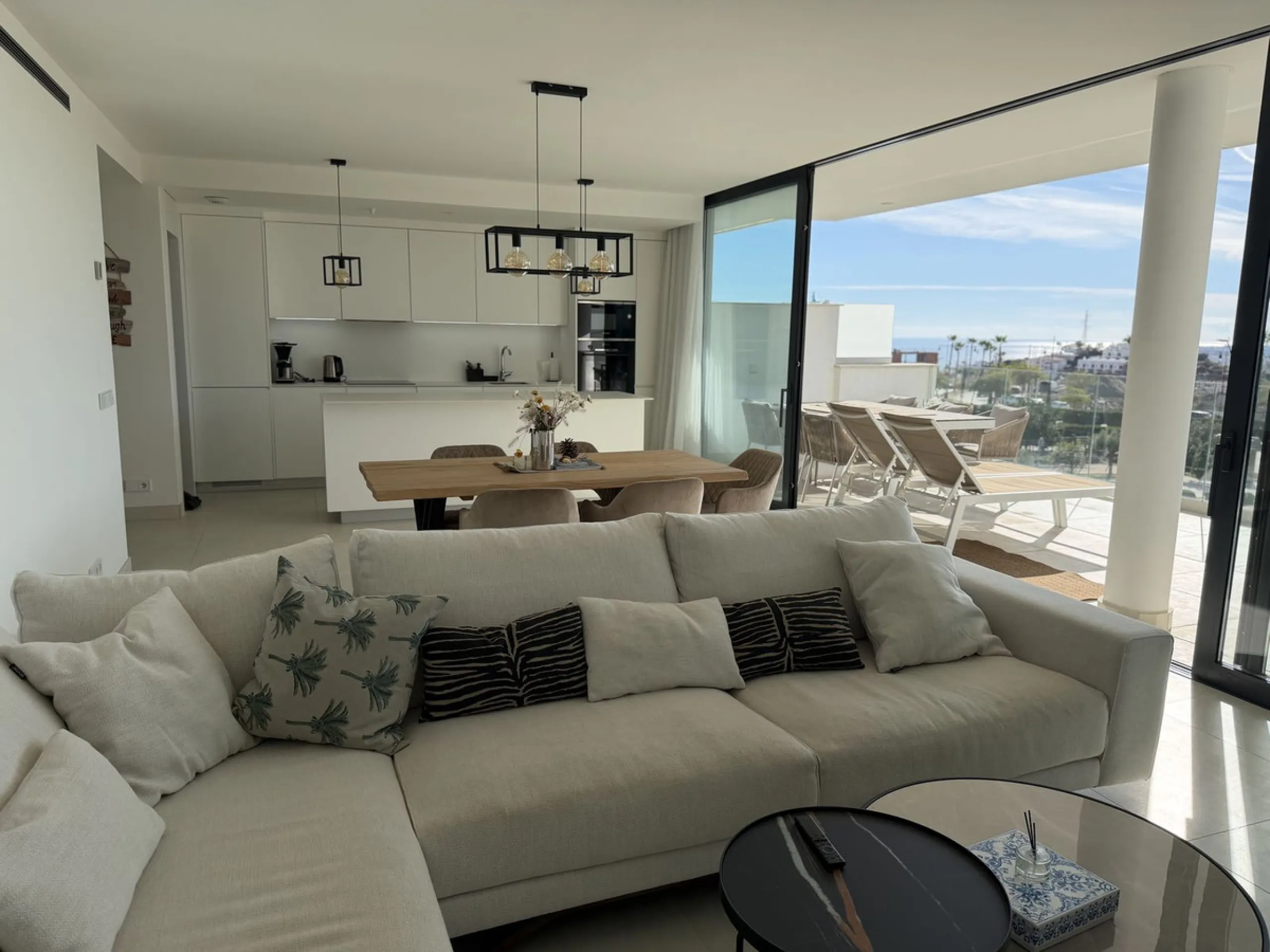 Apartment - Middle Floor Apartment в продаже в Fuengirola, Málaga. В доме 2 спален и 2 ванных комнат. Площадь дома 101 м²