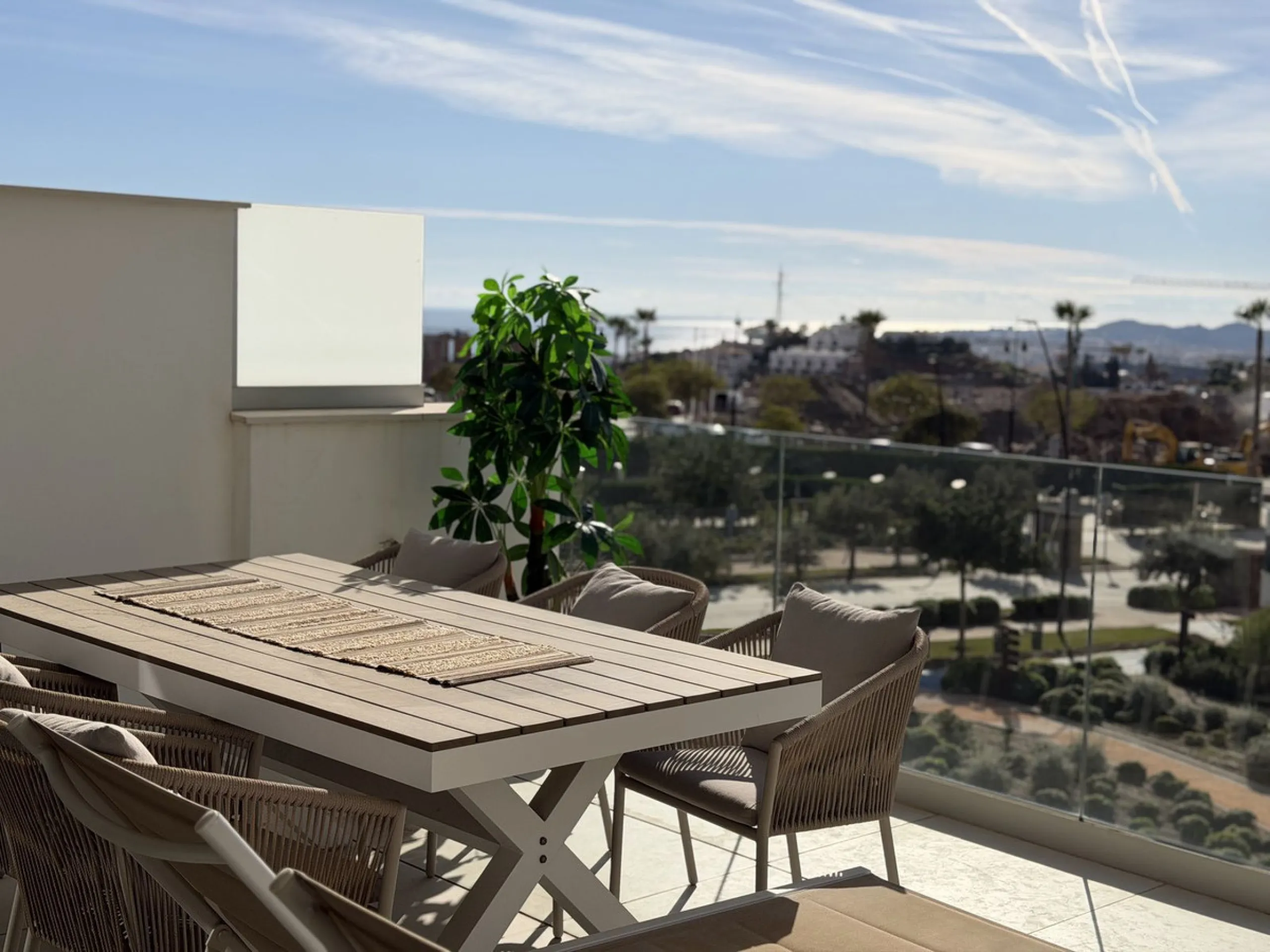 Apartment - Middle Floor Apartment в продаже в Fuengirola, Málaga. В доме 2 спален и 2 ванных комнат. Площадь дома 101 м²