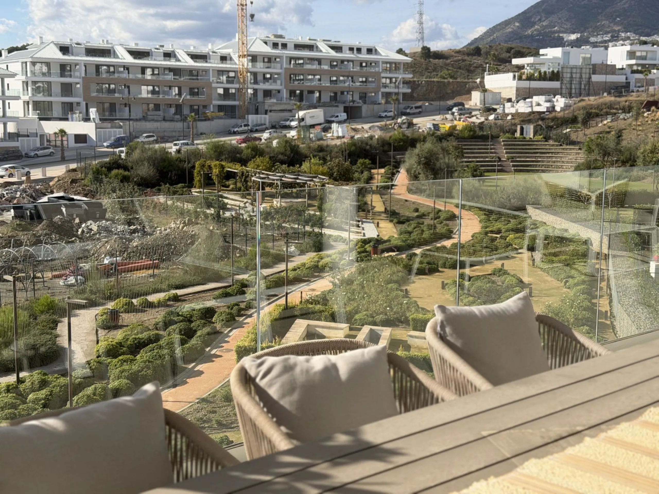 Apartment - Middle Floor Apartment в продаже в Fuengirola, Málaga. В доме 2 спален и 2 ванных комнат. Площадь дома 101 м²