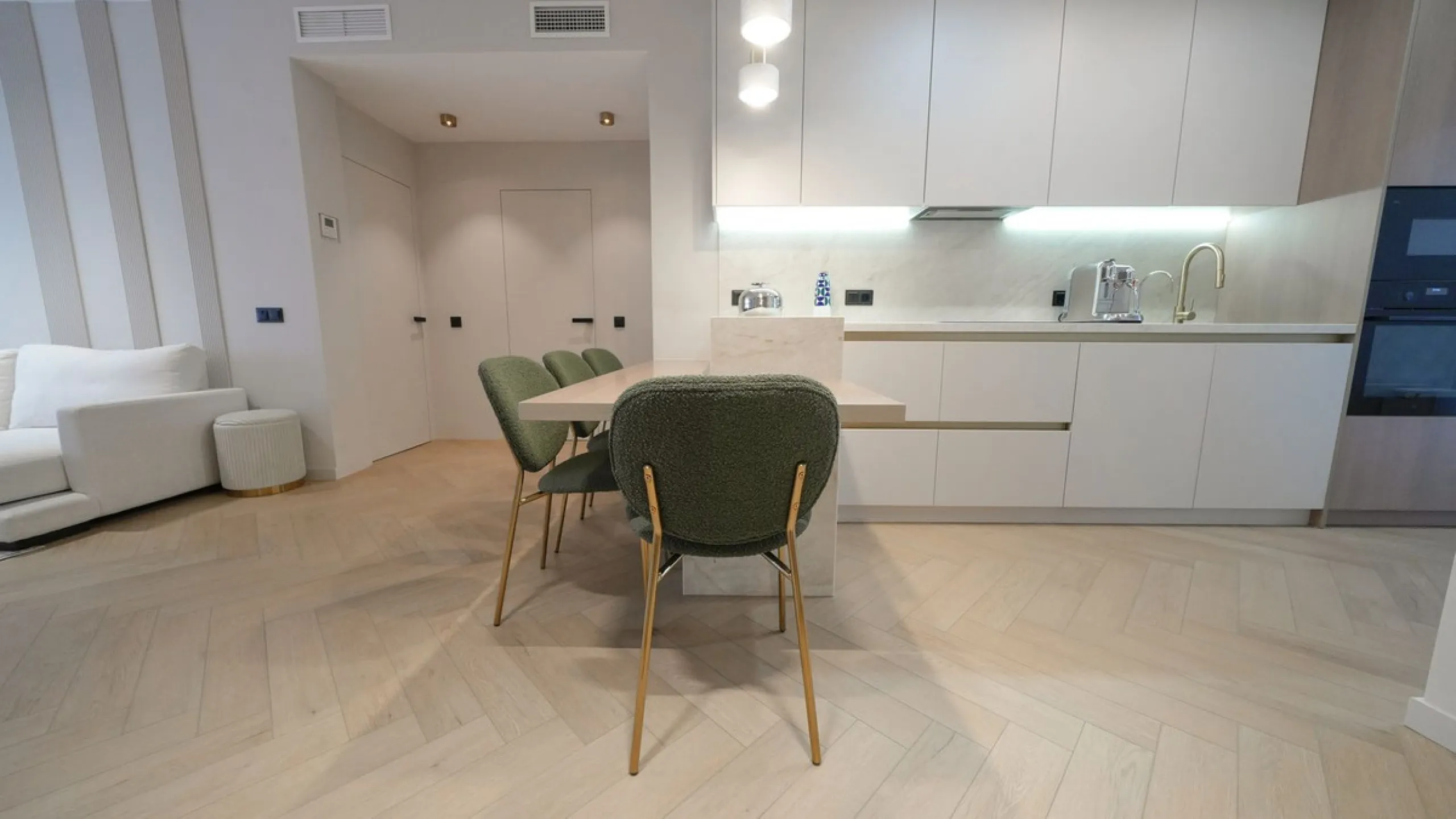 This modern two-bedroom apartment has been completely renovated this year — everything is brand new. The renovation was done in a contemporary style, using high-quality materials and a well-thought-out design. It was made for personal use, with great atte