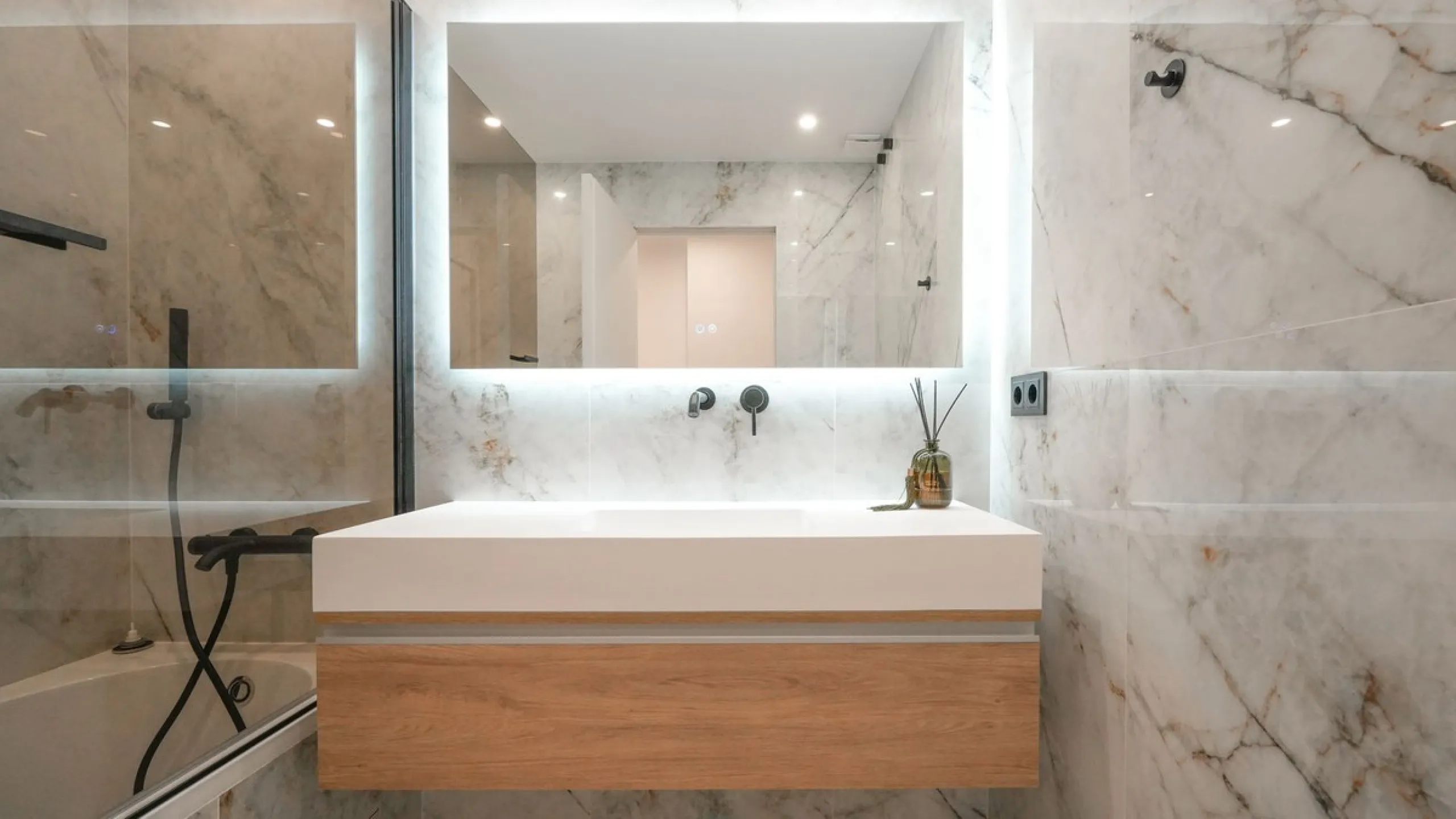 This modern two-bedroom apartment has been completely renovated this year — everything is brand new. The renovation was done in a contemporary style, using high-quality materials and a well-thought-out design. It was made for personal use, with great atte
