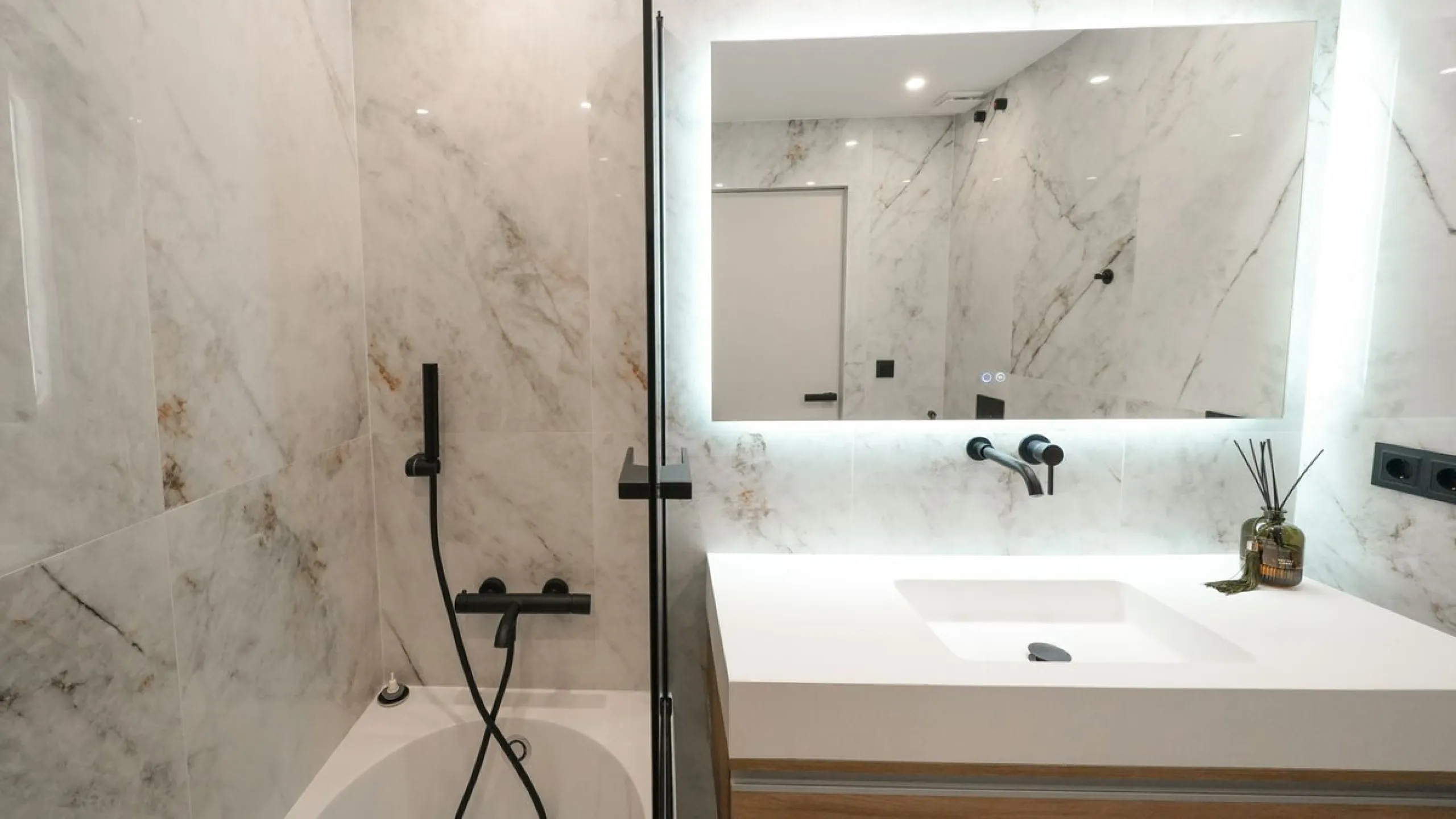 This modern two-bedroom apartment has been completely renovated this year — everything is brand new. The renovation was done in a contemporary style, using high-quality materials and a well-thought-out design. It was made for personal use, with great atte