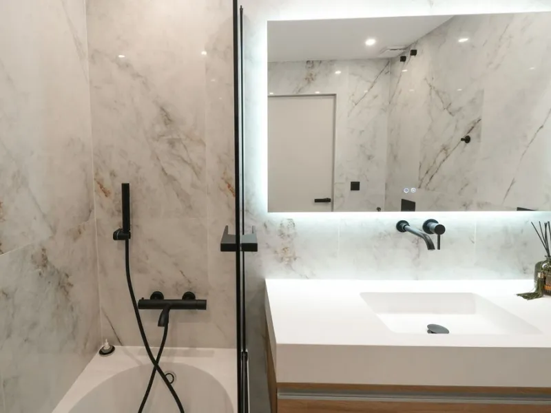 This modern two-bedroom apartment has been completely renovated this year — everything is brand new. The renovation was done in a contemporary style, using high-quality materials and a well-thought-out design. It was made for personal use, with great atte