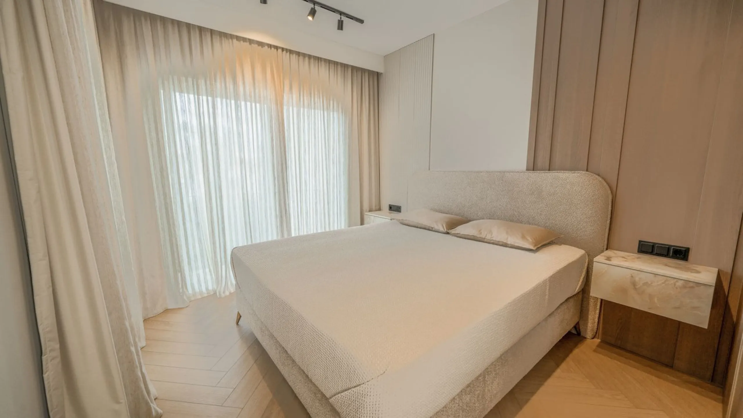 This modern two-bedroom apartment has been completely renovated this year — everything is brand new. The renovation was done in a contemporary style, using high-quality materials and a well-thought-out design. It was made for personal use, with great atte