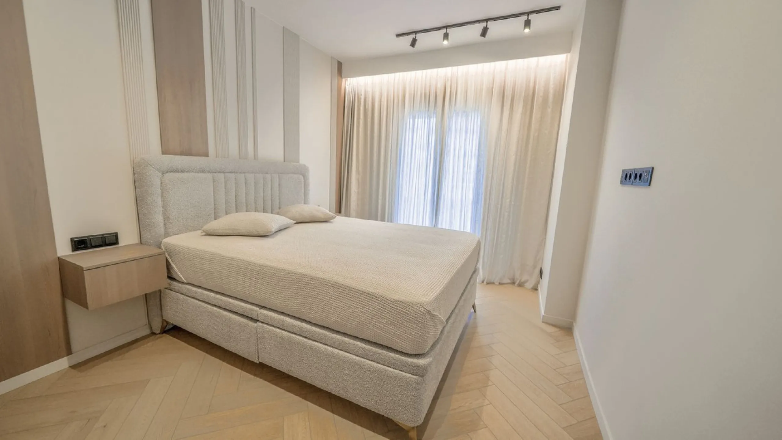 This modern two-bedroom apartment has been completely renovated this year — everything is brand new. The renovation was done in a contemporary style, using high-quality materials and a well-thought-out design. It was made for personal use, with great atte