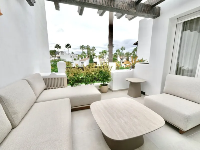 This modern two-bedroom apartment has been completely renovated this year — everything is brand new. The renovation was done in a contemporary style, using high-quality materials and a well-thought-out design. It was made for personal use, with great atte