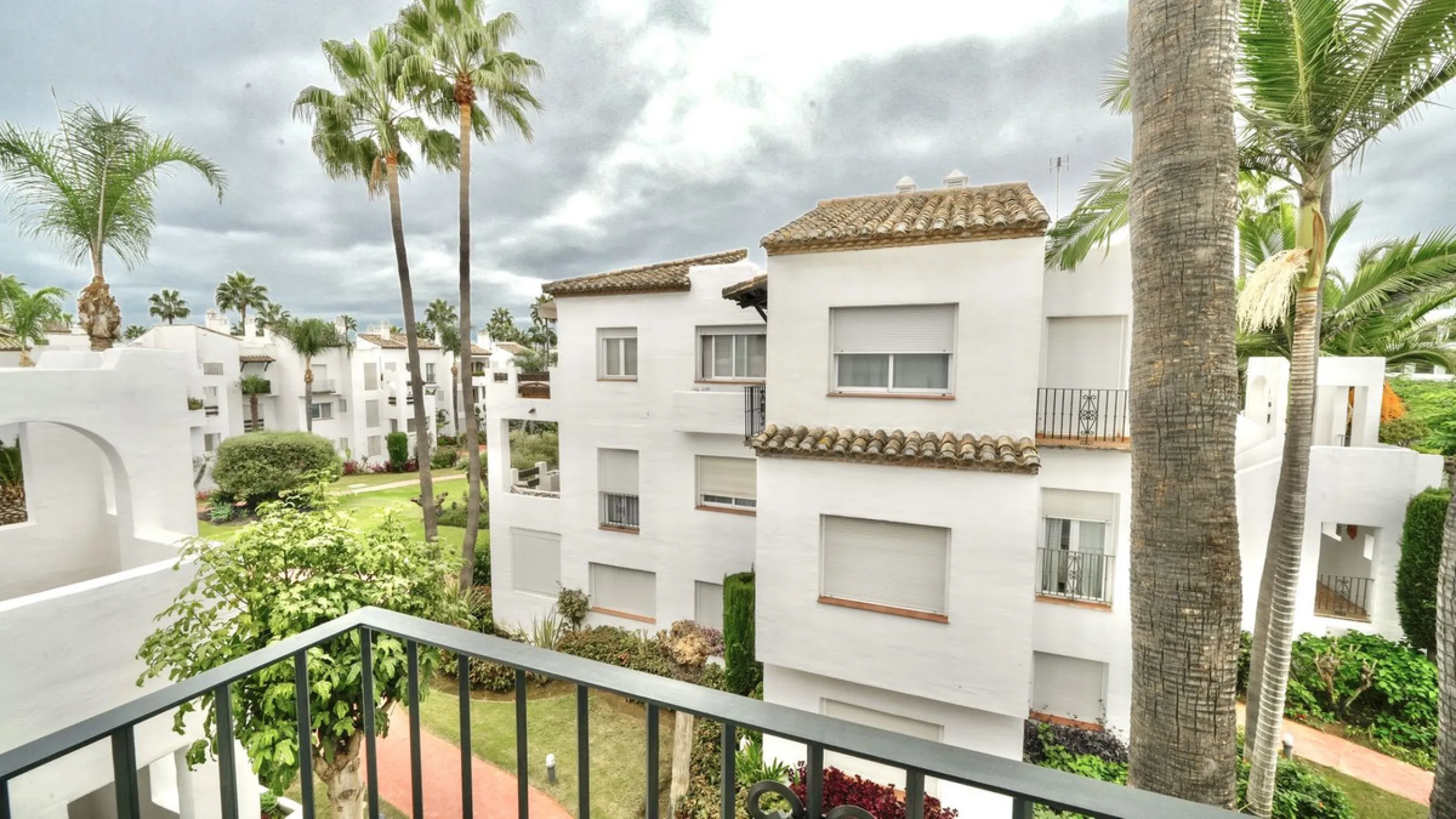 This modern two-bedroom apartment has been completely renovated this year — everything is brand new. The renovation was done in a contemporary style, using high-quality materials and a well-thought-out design. It was made for personal use, with great atte