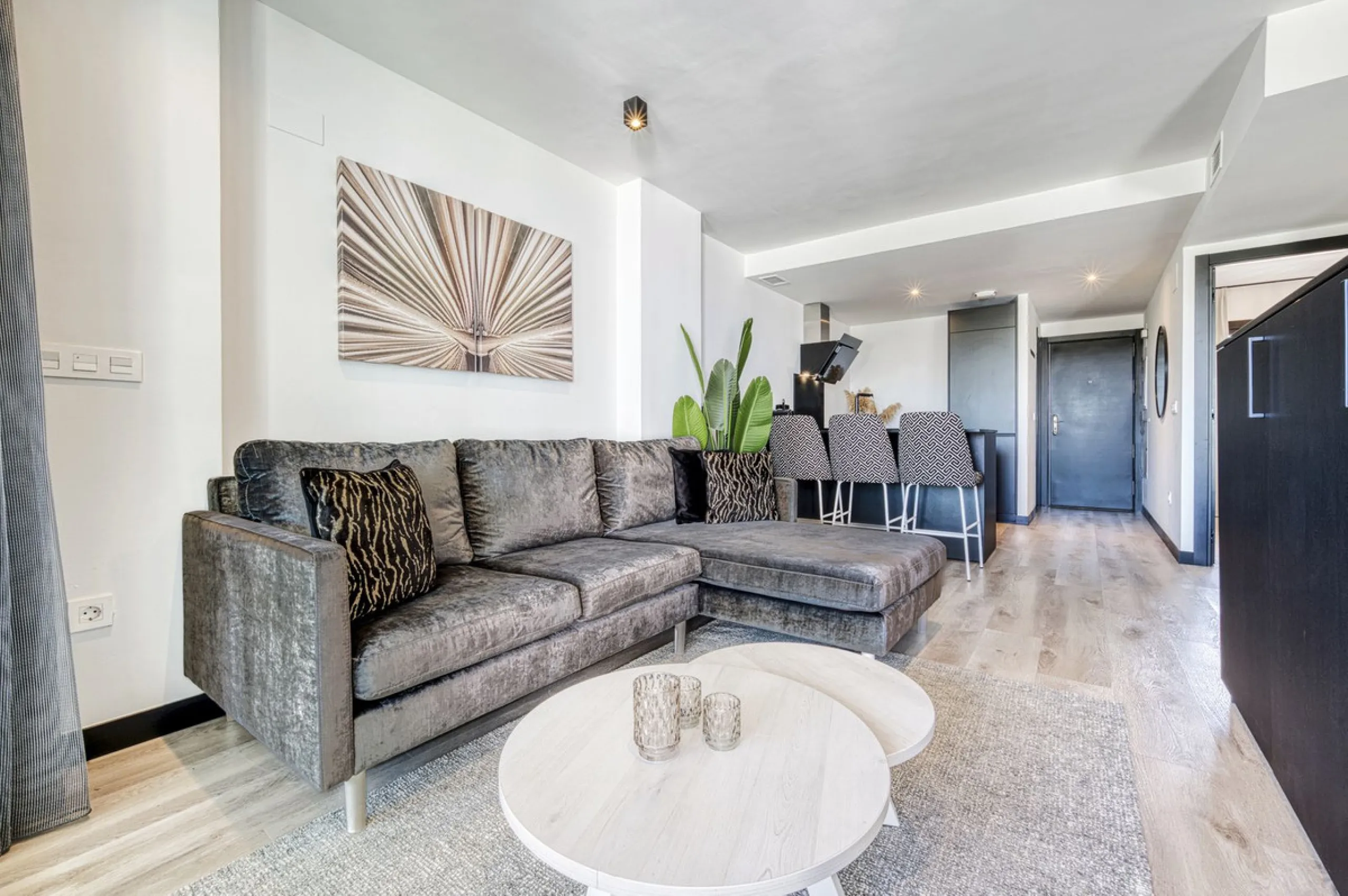 Luxury Ground-Floor  4 pers.  Loft / 1-bedroom Apartment with Panoramic Sea & Mountain Views –