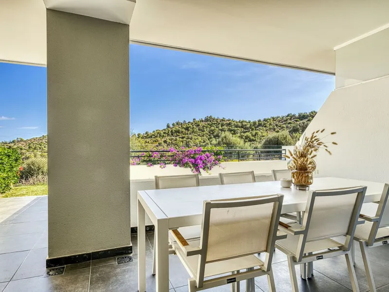 Luxury Ground-Floor  4 pers.  Loft / 1-bedroom Apartment with Panoramic Sea & Mountain Views –