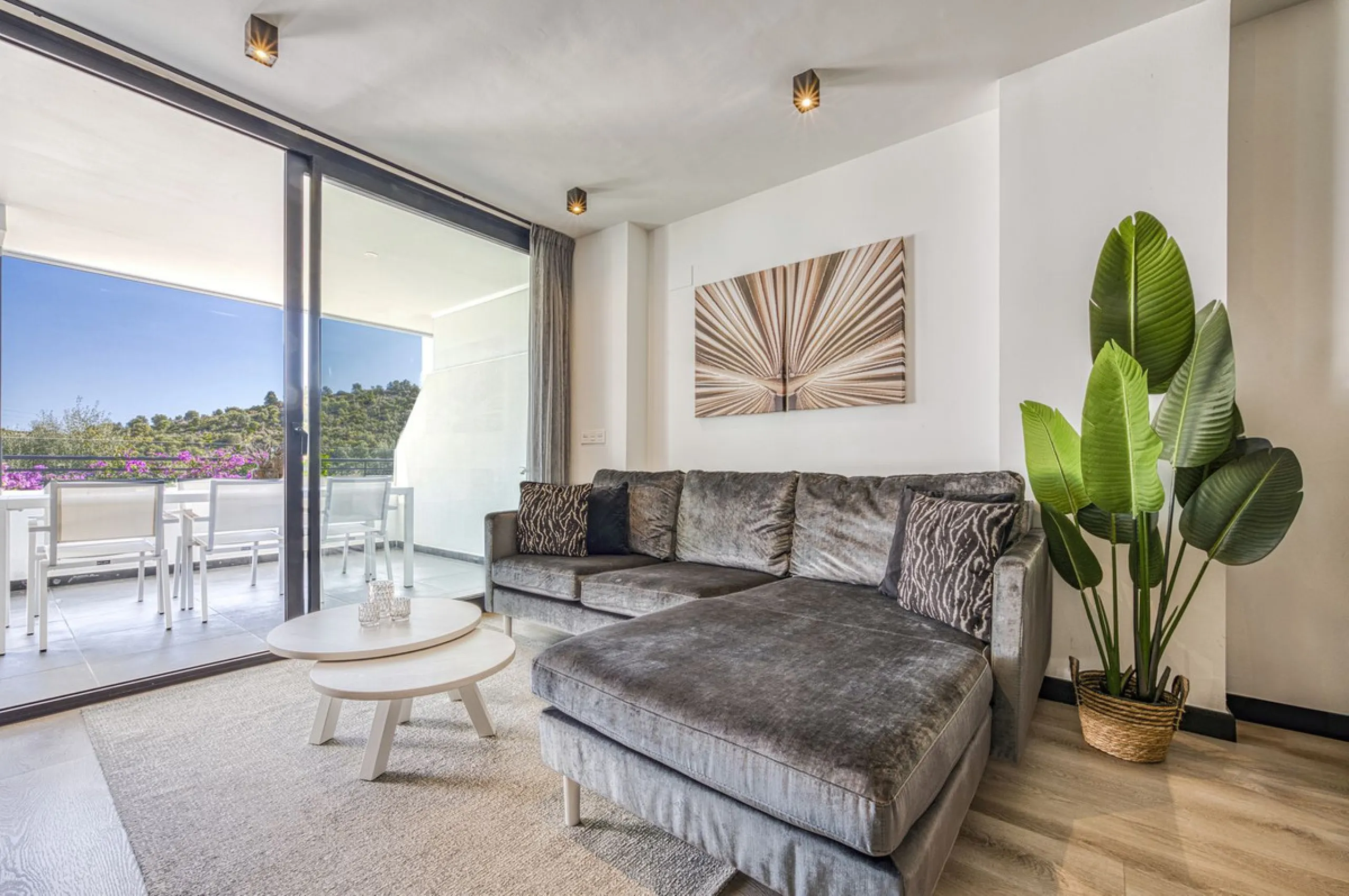 Luxury Ground-Floor  4 pers.  Loft / 1-bedroom Apartment with Panoramic Sea & Mountain Views –