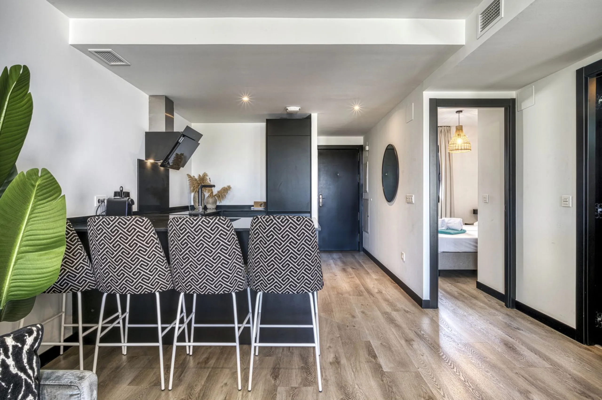 Luxury Ground-Floor  4 pers.  Loft / 1-bedroom Apartment with Panoramic Sea & Mountain Views –