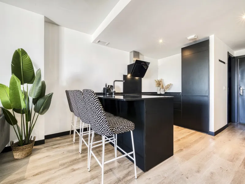 Luxury Ground-Floor  4 pers.  Loft / 1-bedroom Apartment with Panoramic Sea & Mountain Views –