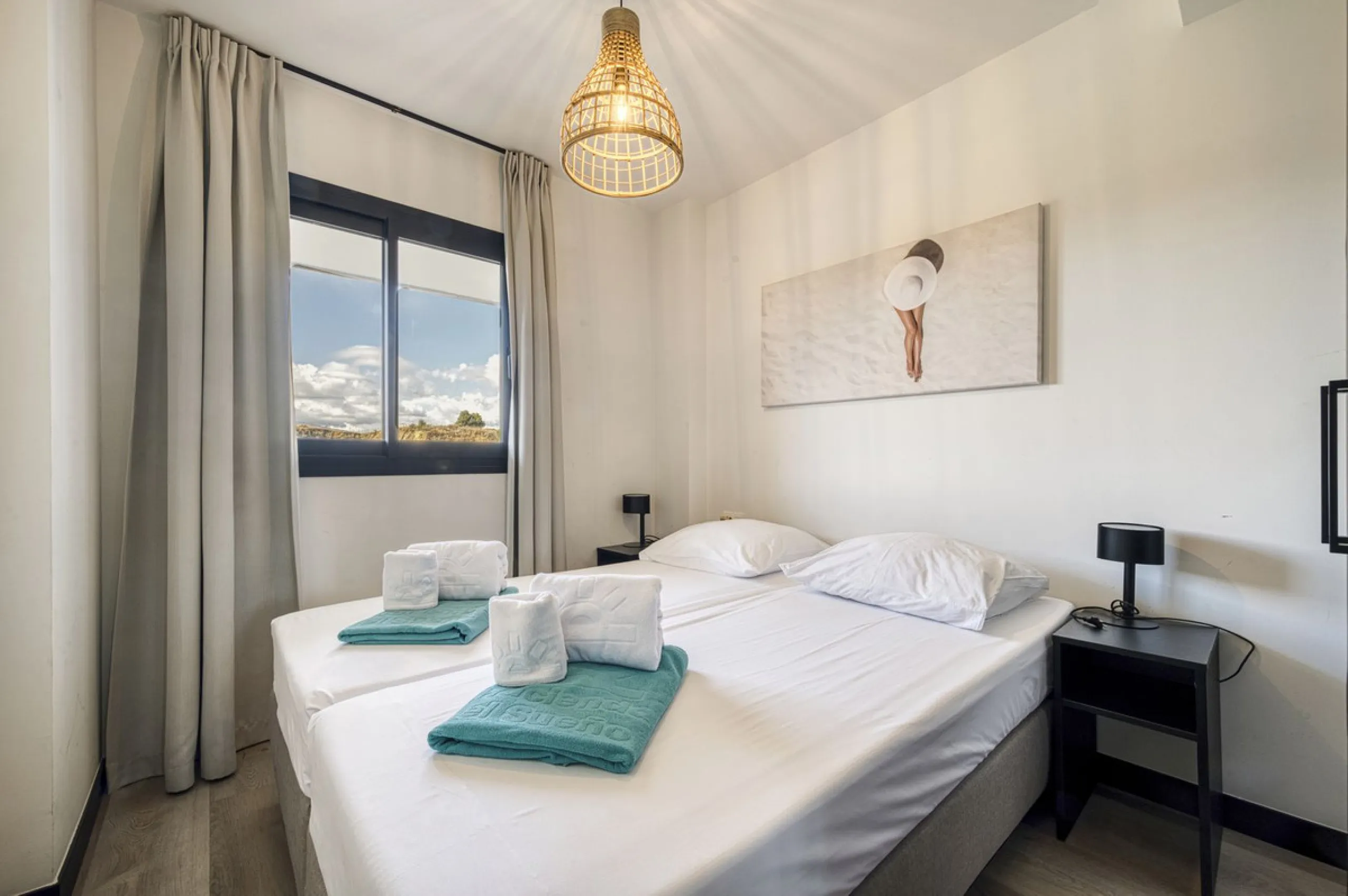 Luxury Ground-Floor  4 pers.  Loft / 1-bedroom Apartment with Panoramic Sea & Mountain Views –