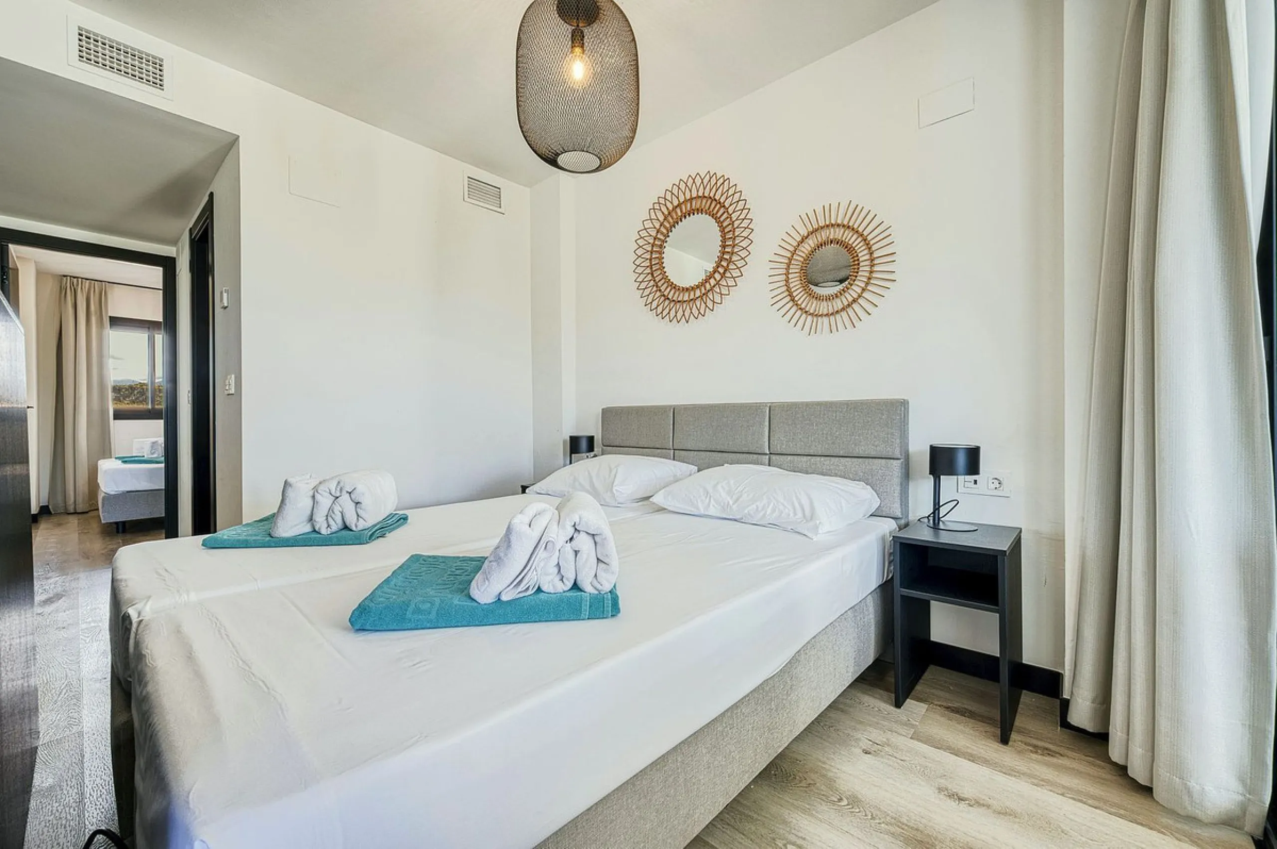 Luxury Ground-Floor  4 pers.  Loft / 1-bedroom Apartment with Panoramic Sea & Mountain Views –