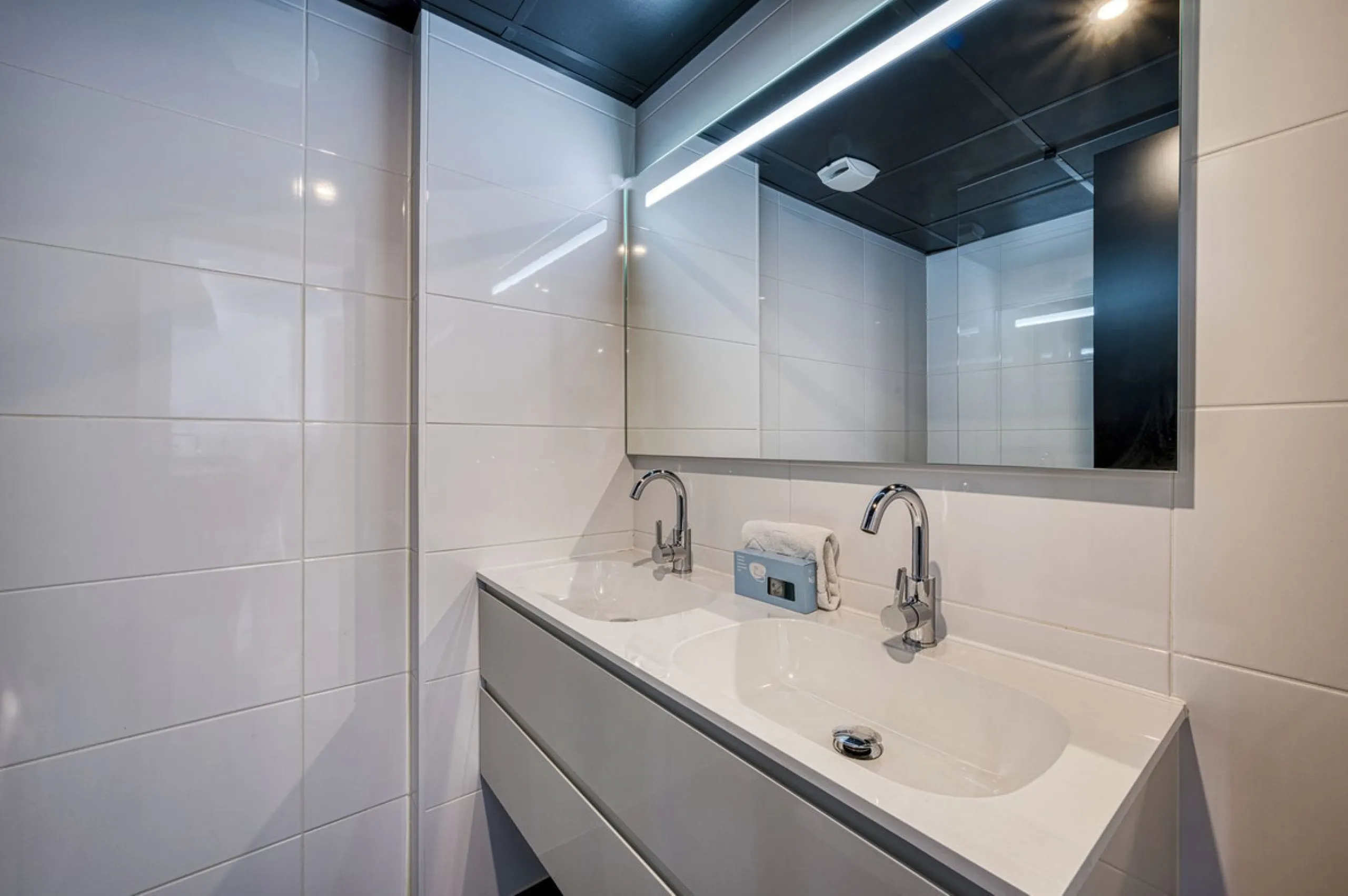 Luxury Ground-Floor  4 pers.  Loft / 1-bedroom Apartment with Panoramic Sea & Mountain Views –