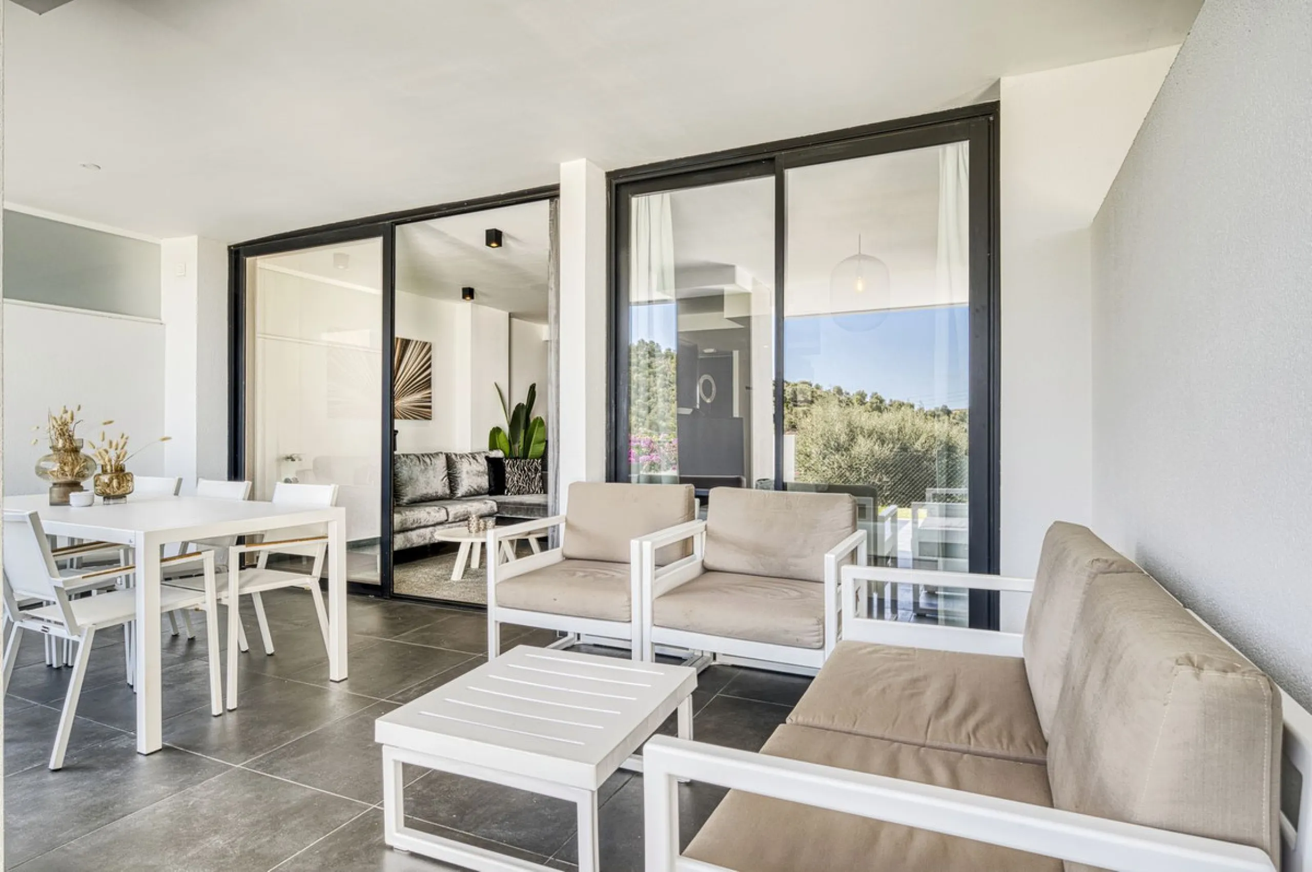Luxury Ground-Floor  4 pers.  Loft / 1-bedroom Apartment with Panoramic Sea & Mountain Views –