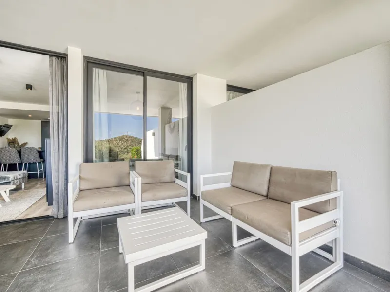 Luxury Ground-Floor  4 pers.  Loft / 1-bedroom Apartment with Panoramic Sea & Mountain Views –