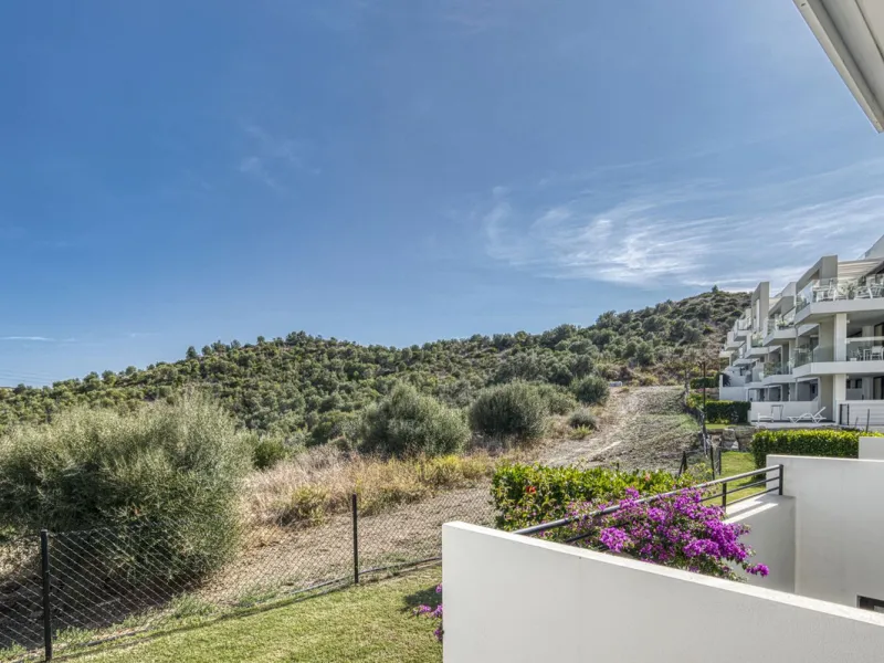 Luxury Ground-Floor  4 pers.  Loft / 1-bedroom Apartment with Panoramic Sea & Mountain Views –