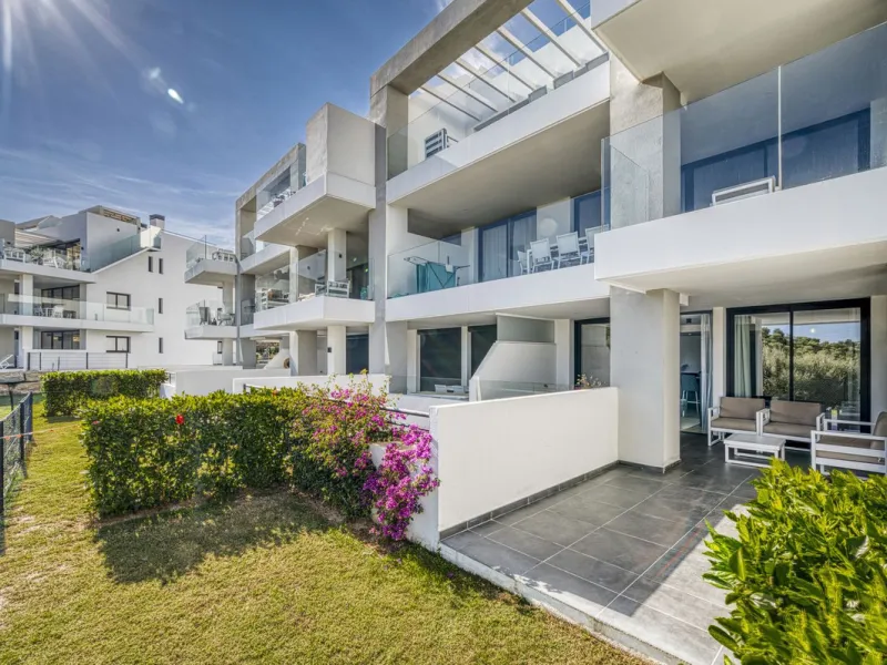 Luxury Ground-Floor  4 pers.  Loft / 1-bedroom Apartment with Panoramic Sea & Mountain Views –