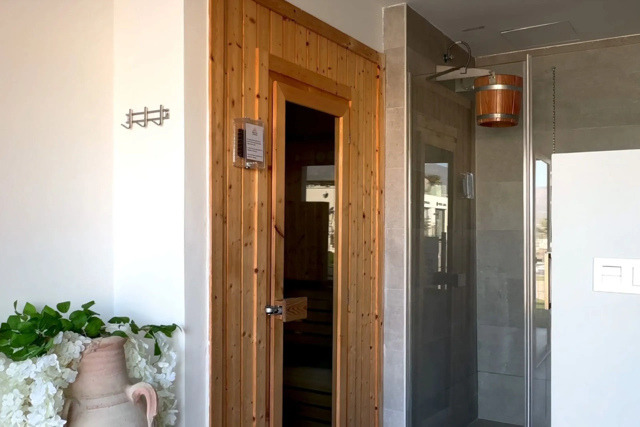Luxury Ground-Floor  4 pers.  Loft / 1-bedroom Apartment with Panoramic Sea & Mountain Views –
