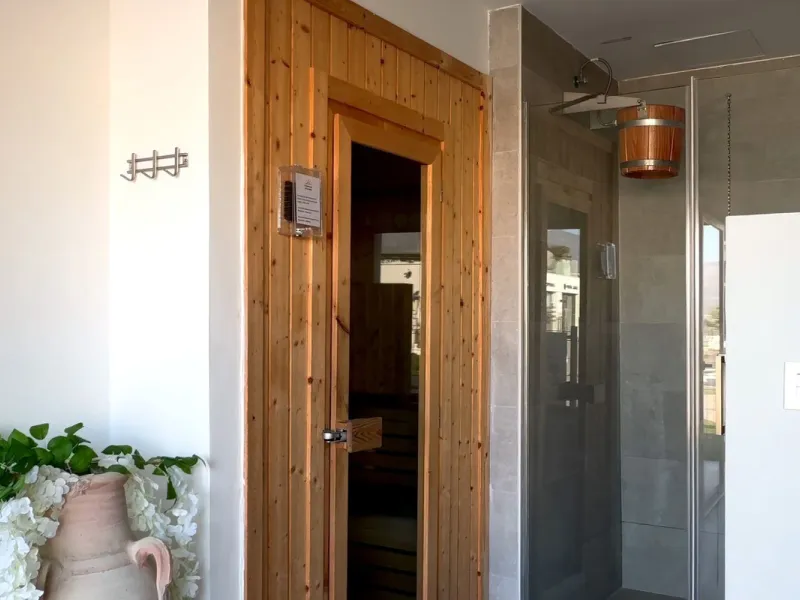 Luxury Ground-Floor  4 pers.  Loft / 1-bedroom Apartment with Panoramic Sea & Mountain Views –