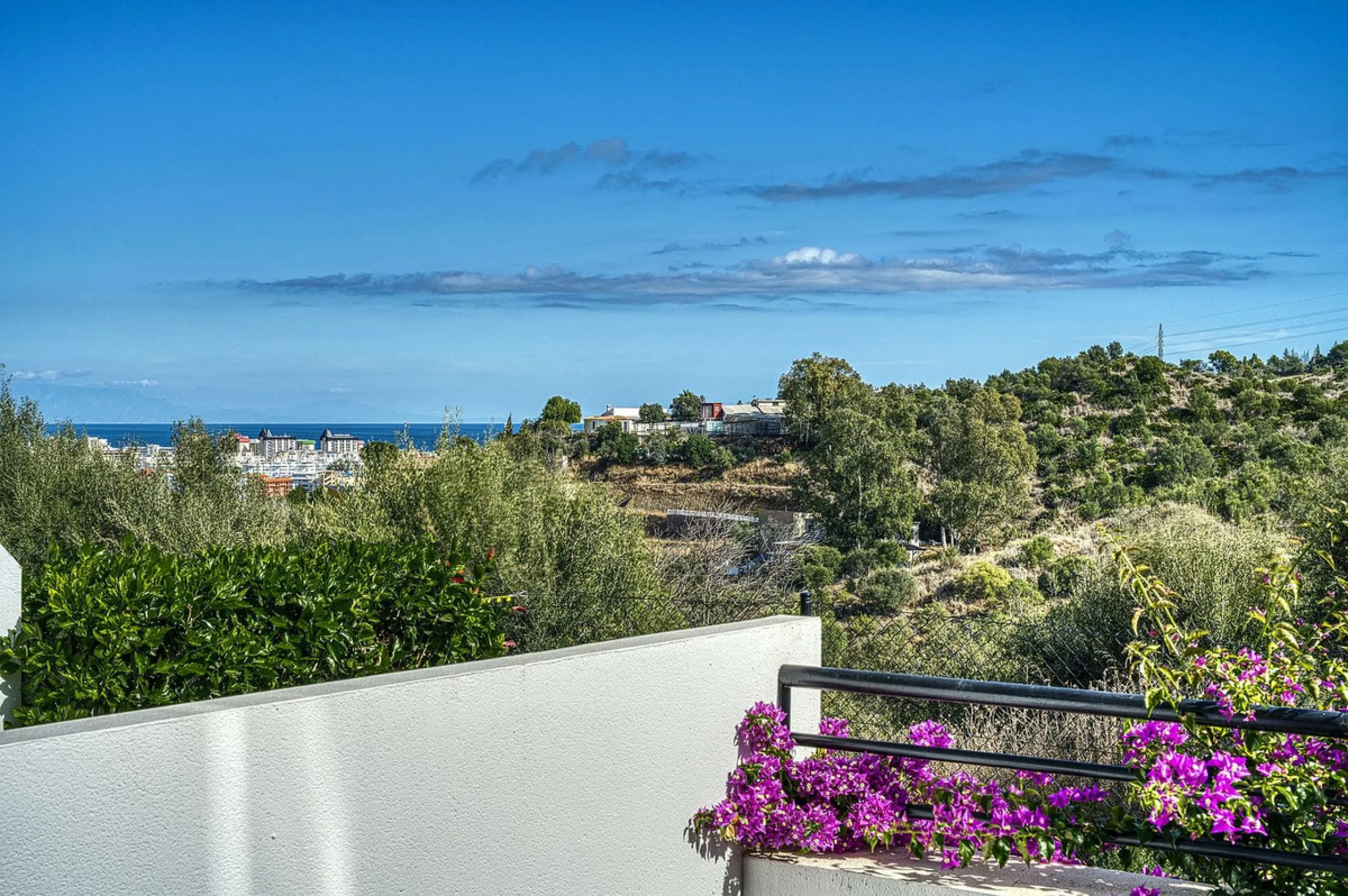 Luxury Ground-Floor  4 pers.  Loft / 1-bedroom Apartment with Panoramic Sea & Mountain Views –