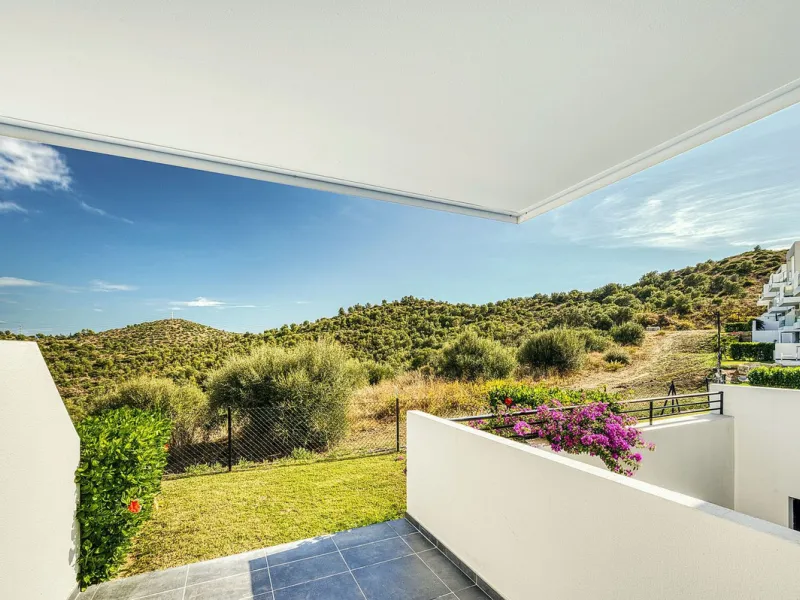 Luxury Ground-Floor  4 pers.  Loft / 1-bedroom Apartment with Panoramic Sea & Mountain Views –