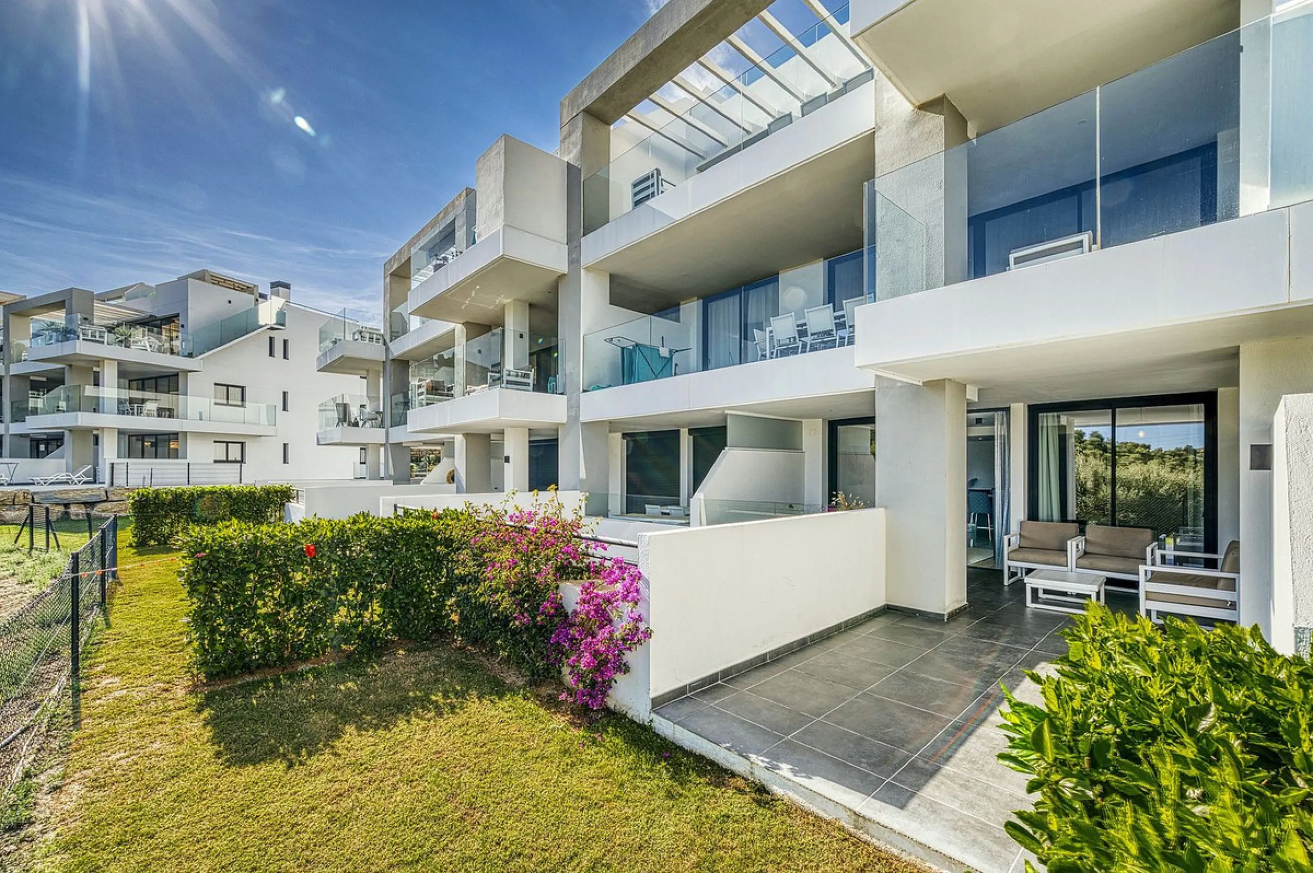 Luxury Ground-Floor  4 pers.  Loft / 1-bedroom Apartment with Panoramic Sea & Mountain Views –