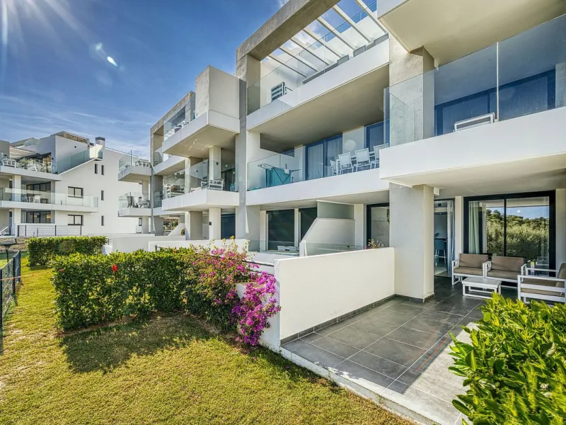 Luxury Ground-Floor  4 pers.  Loft / 1-bedroom Apartment with Panoramic Sea & Mountain Views –