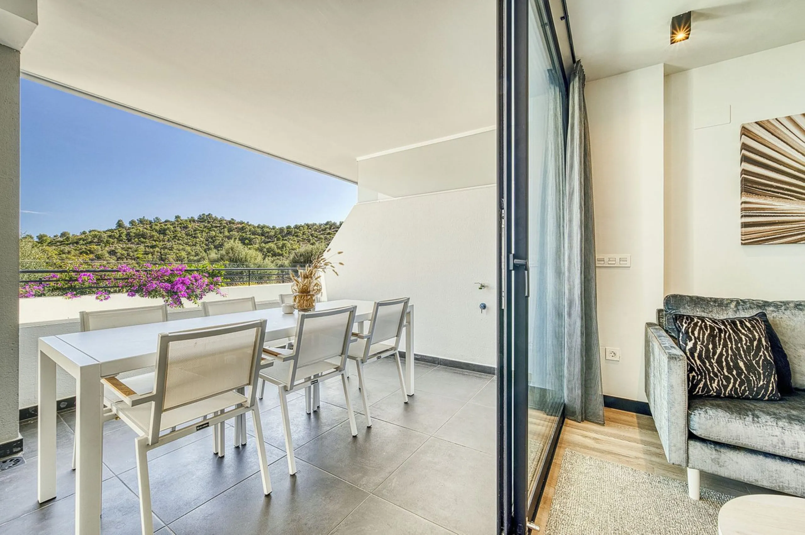 Luxury Ground-Floor  4 pers.  Loft / 1-bedroom Apartment with Panoramic Sea & Mountain Views –