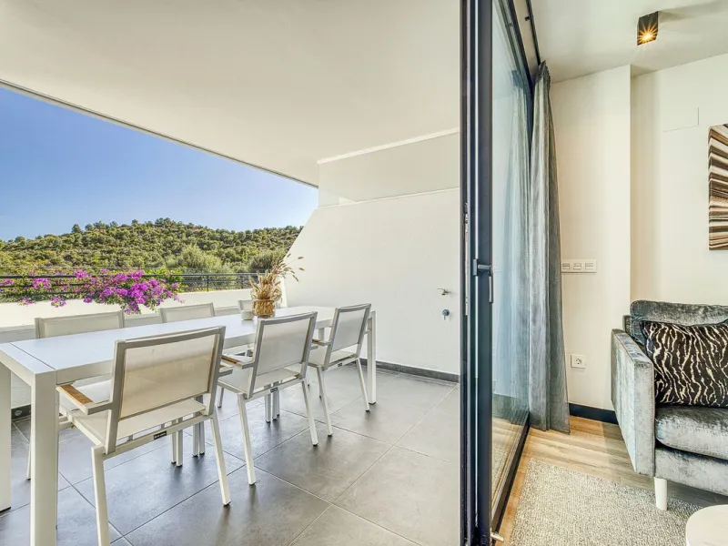 Luxury Ground-Floor  4 pers.  Loft / 1-bedroom Apartment with Panoramic Sea & Mountain Views –