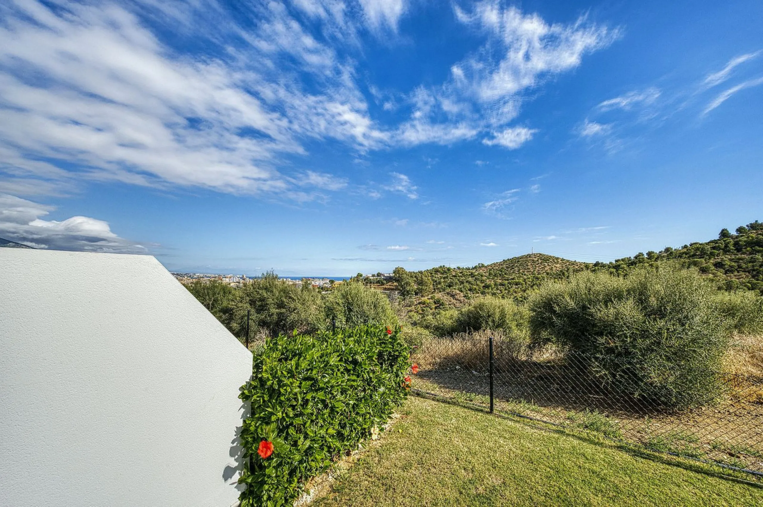 Luxury Ground-Floor  4 pers.  Loft / 1-bedroom Apartment with Panoramic Sea & Mountain Views –