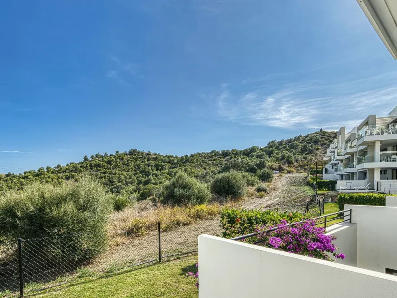 Luxury Ground-Floor  4 pers.  Loft / 1-bedroom Apartment with Panoramic Sea & Mountain Views –