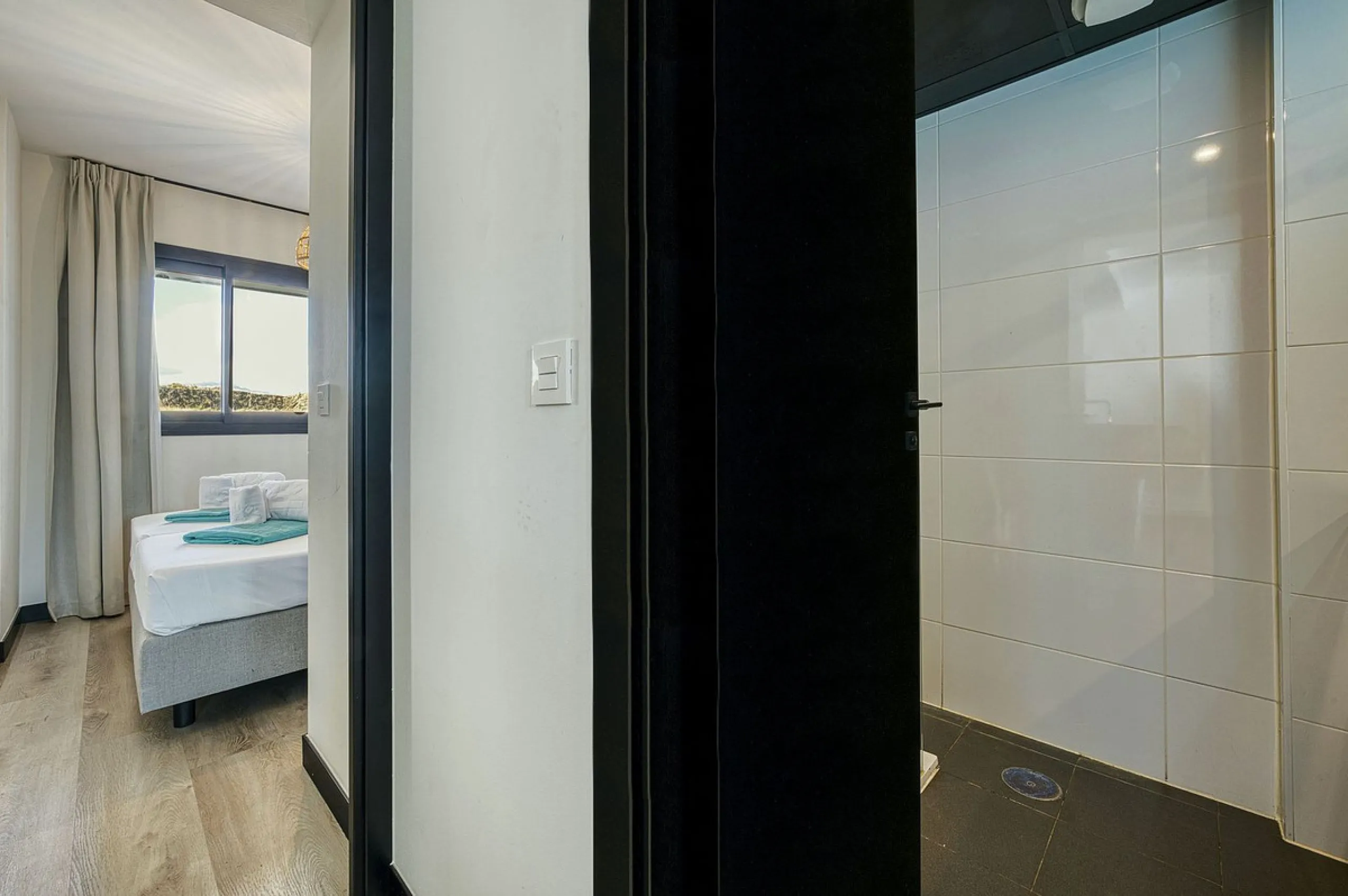 Luxury Ground-Floor  4 pers.  Loft / 1-bedroom Apartment with Panoramic Sea & Mountain Views –