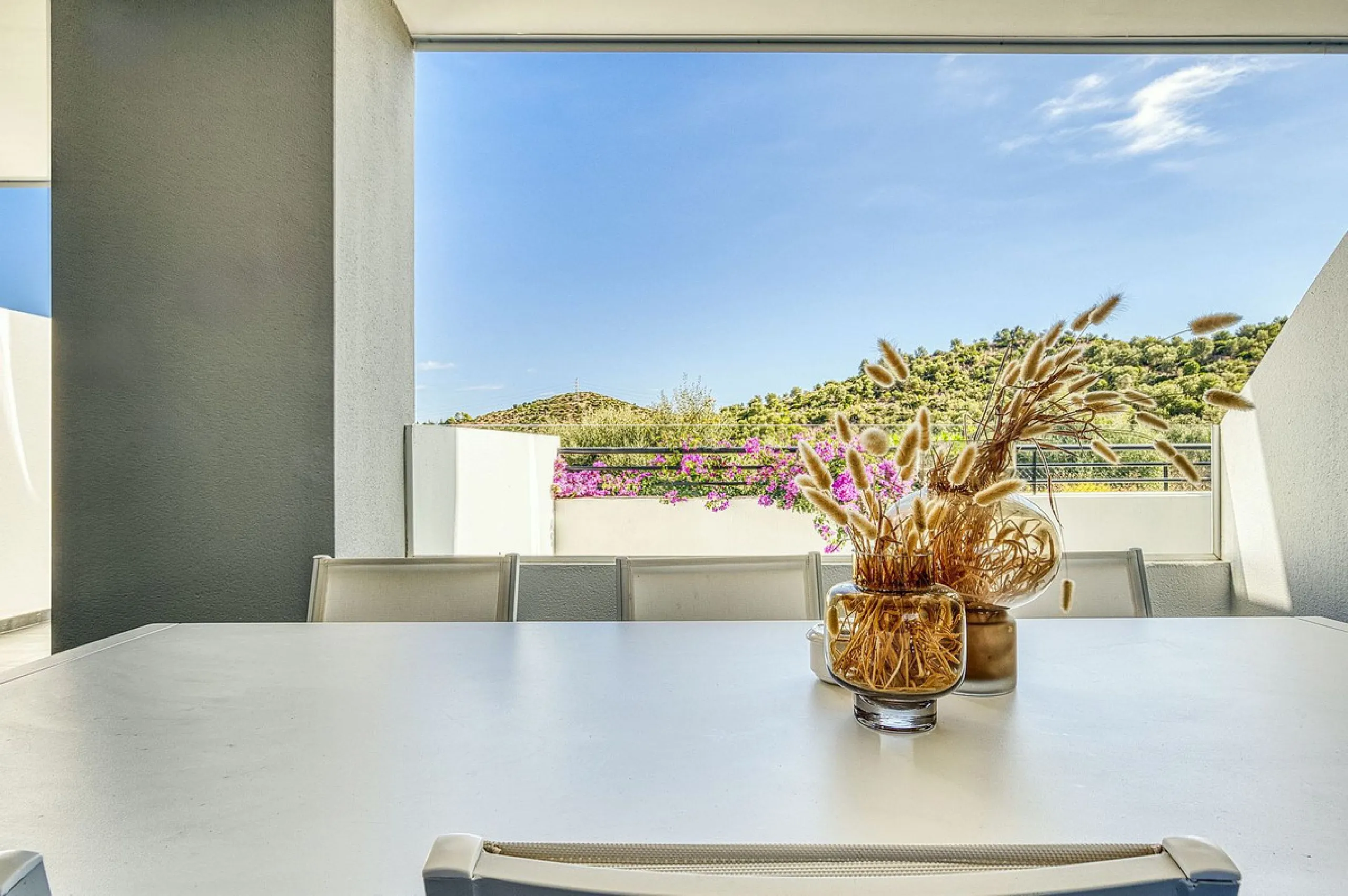 Luxury Ground-Floor  4 pers.  Loft / 1-bedroom Apartment with Panoramic Sea & Mountain Views –
