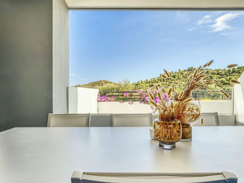 Luxury Ground-Floor  4 pers.  Loft / 1-bedroom Apartment with Panoramic Sea & Mountain Views –
