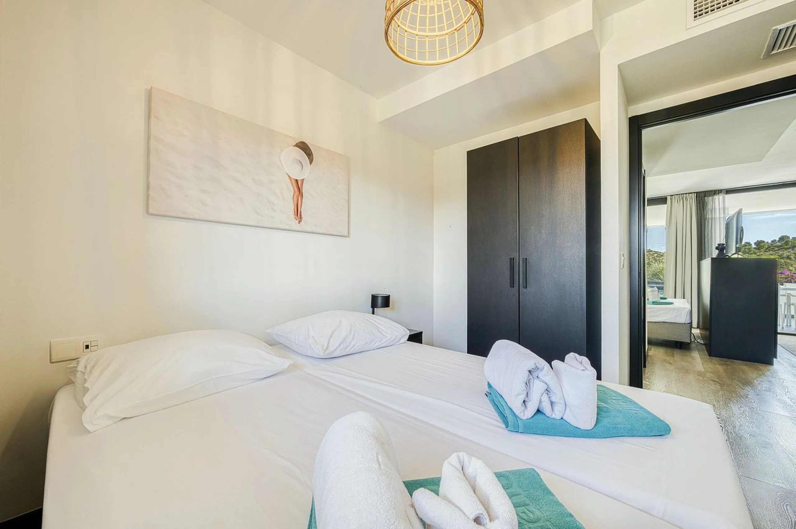 Luxury Ground-Floor  4 pers.  Loft / 1-bedroom Apartment with Panoramic Sea & Mountain Views –